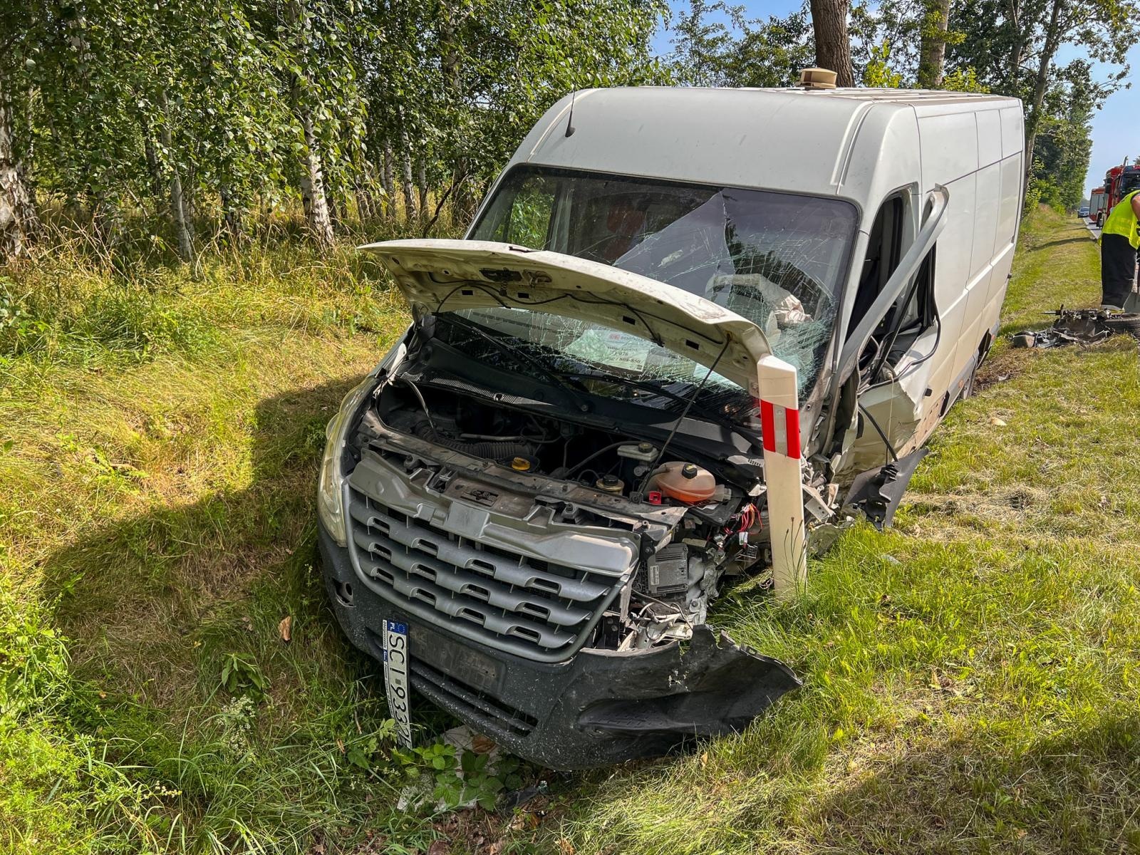 Zdjęcie w galerii na portalu naszraciborz.pl: Zderzenie toyoty i renault na trasie Racibórz-Babice [FOTO] wiadomości z regionu