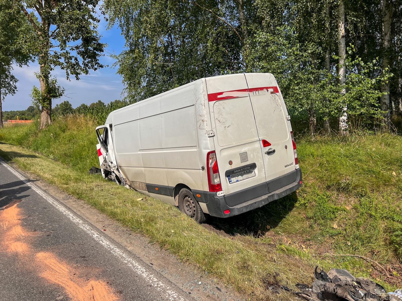 Zdjęcie w galerii na portalu naszraciborz.pl: Zderzenie toyoty i renault na trasie Racibórz-Babice [FOTO] wiadomości z regionu