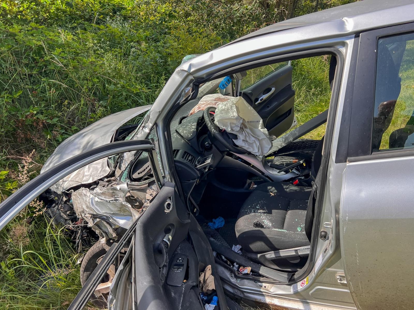 Zdjęcie w galerii na portalu naszraciborz.pl: Zderzenie toyoty i renault na trasie Racibórz-Babice [FOTO] wiadomości z regionu