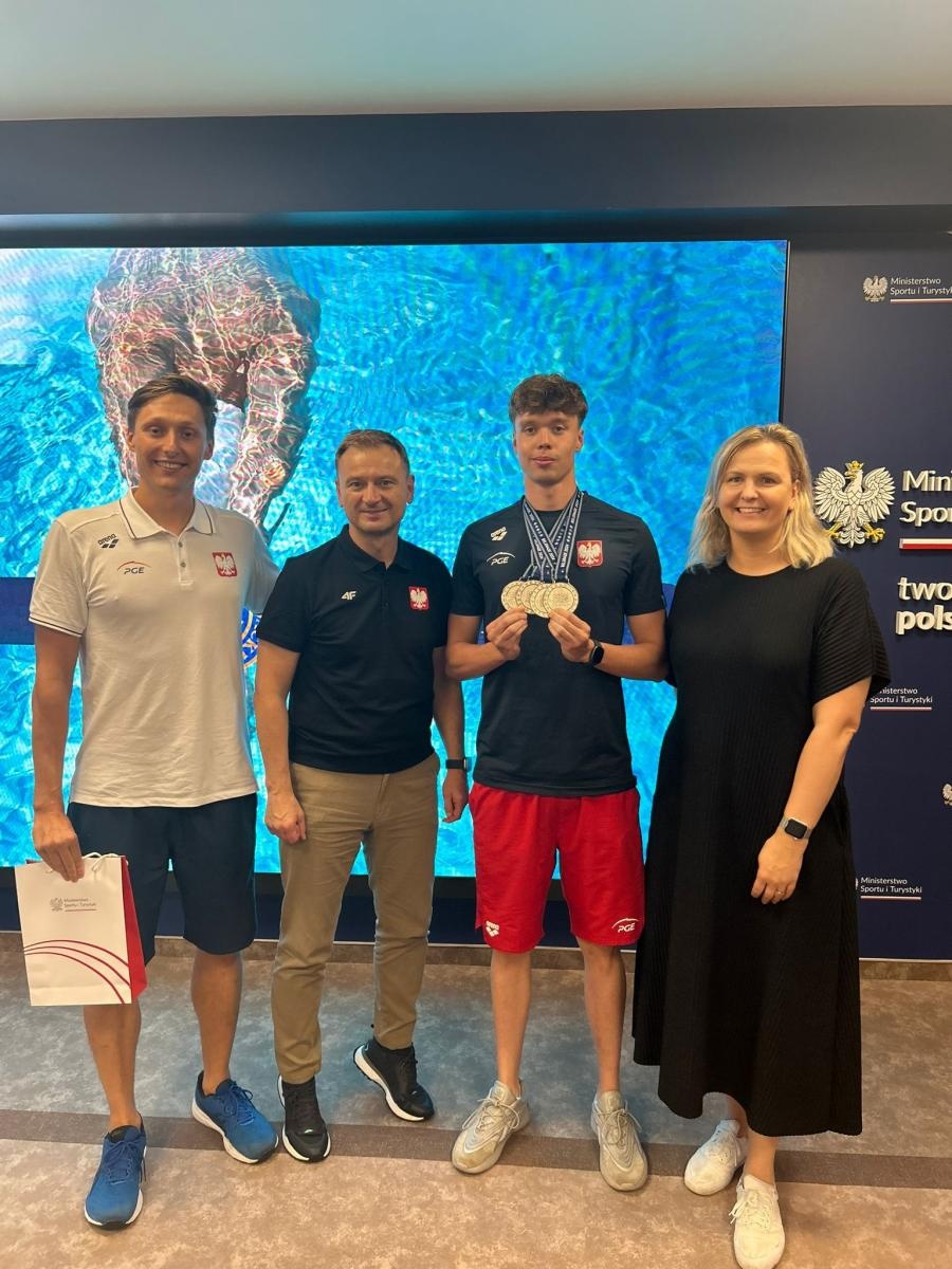 Zdjęcie w galerii na portalu naszraciborz.pl: Pływanie. Cztery tytuły wicemistrzowskie Dominika Dudysa wiadomości z regionu