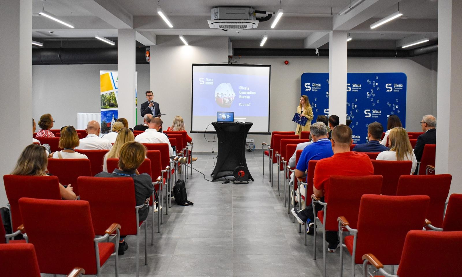 Zdjęcie w galerii na portalu naszraciborz.pl: VI Silesia Meeting Day na Zamku Piastowskim w Raciborzu wiadomości z regionu