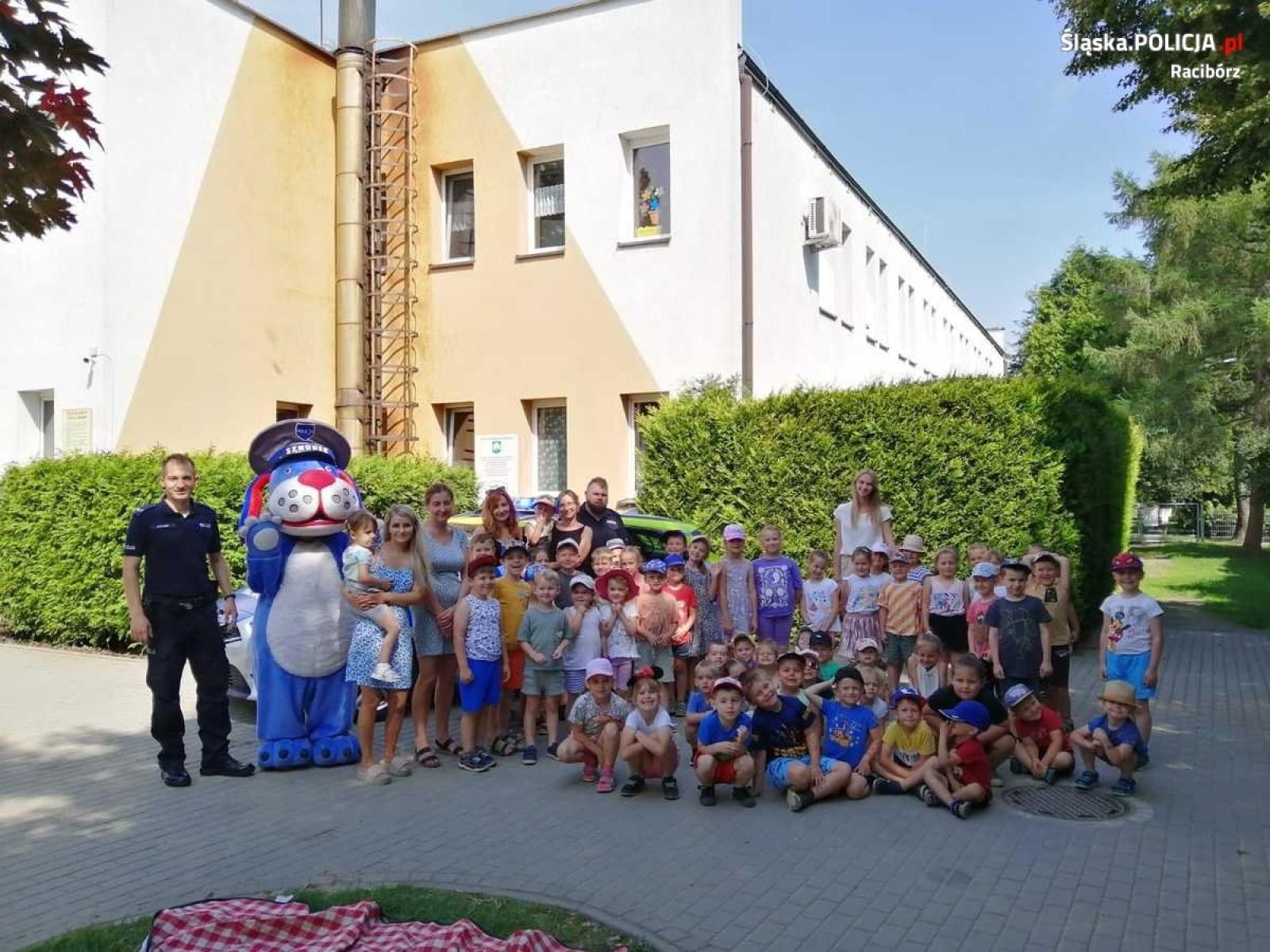 Zdjęcie w galerii na portalu naszraciborz.pl: Pietrowice Wielkie. Bezpieczne wakacje z policjantami wiadomości z regionu