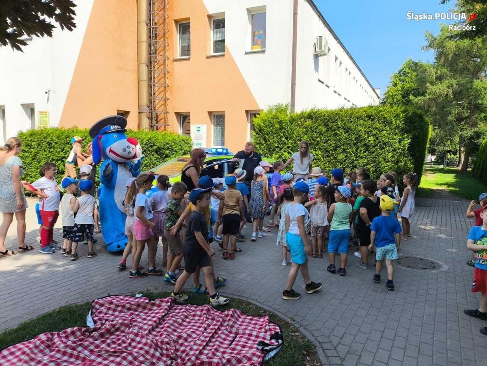 Zdjęcie w galerii na portalu naszraciborz.pl: Pietrowice Wielkie. Bezpieczne wakacje z policjantami wiadomości z regionu
