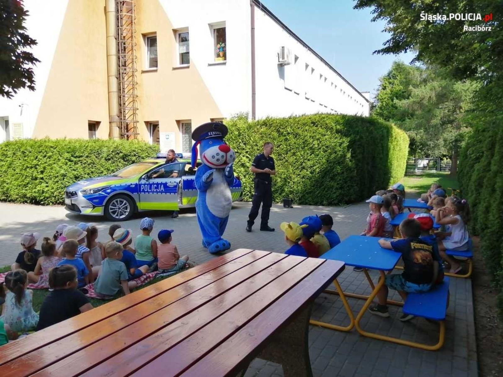 Zdjęcie w galerii na portalu naszraciborz.pl: Pietrowice Wielkie. Bezpieczne wakacje z policjantami wiadomości z regionu