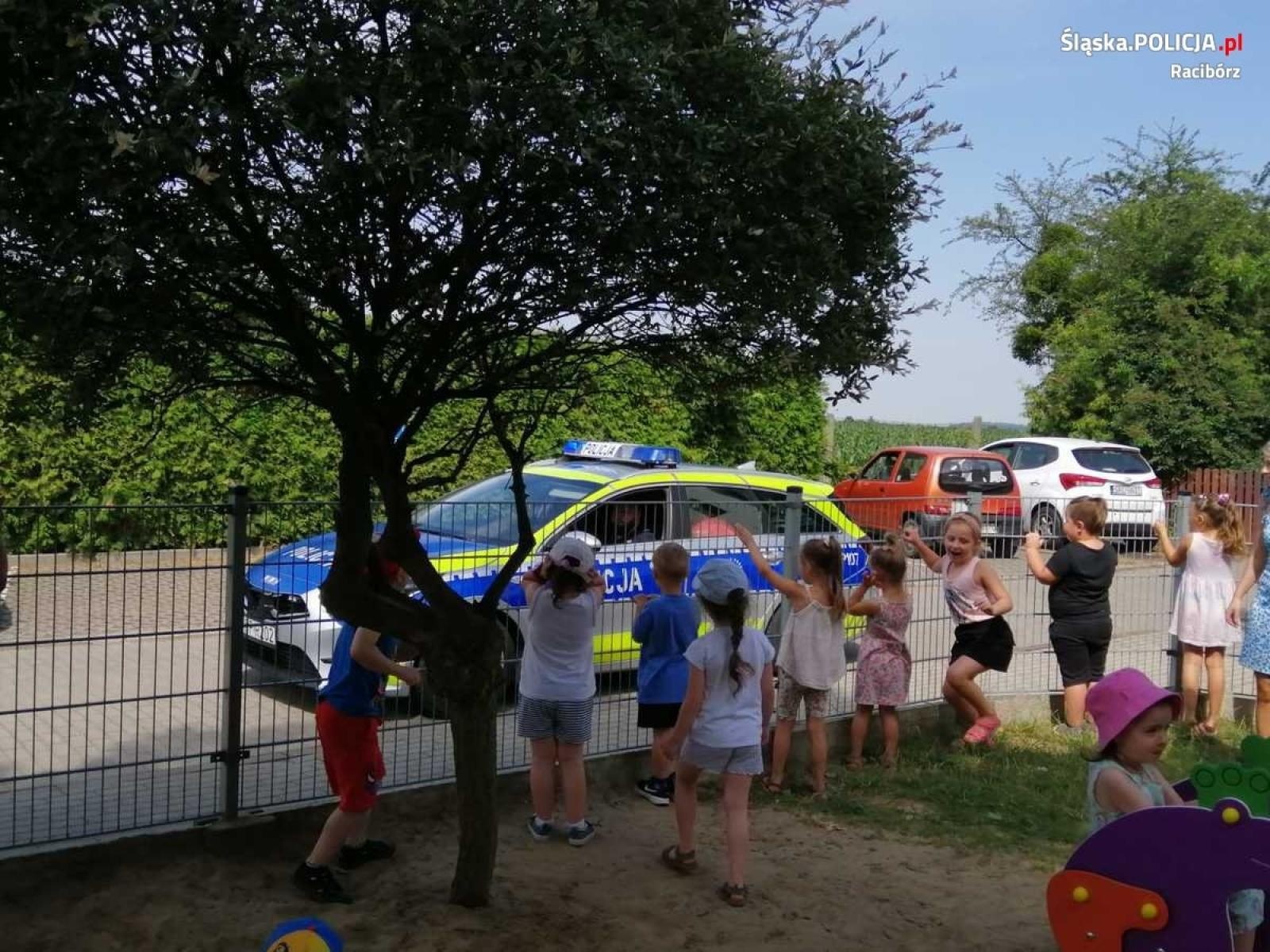Zdjęcie w galerii na portalu naszraciborz.pl: Pietrowice Wielkie. Bezpieczne wakacje z policjantami wiadomości z regionu