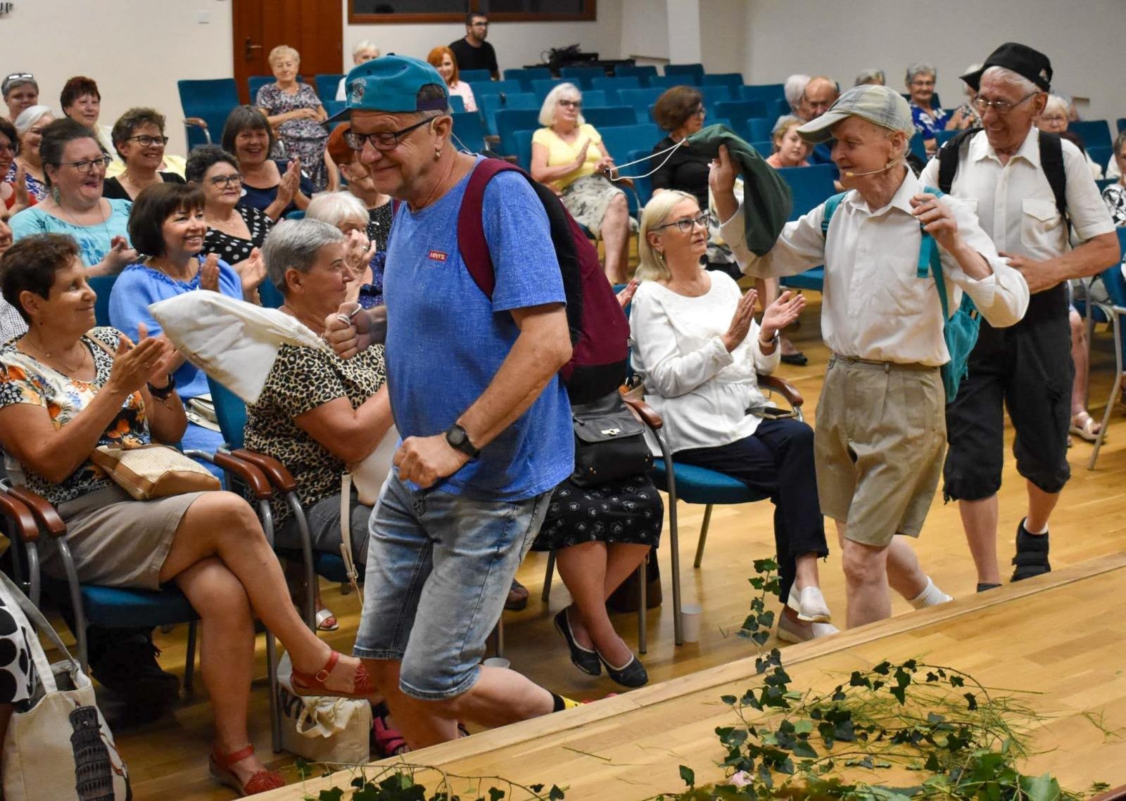 Zdjęcie w galerii na portalu naszraciborz.pl: Ubieramy życie w miłość. Fortissimo na teatralnej zamkowej scenie wiadomości z regionu