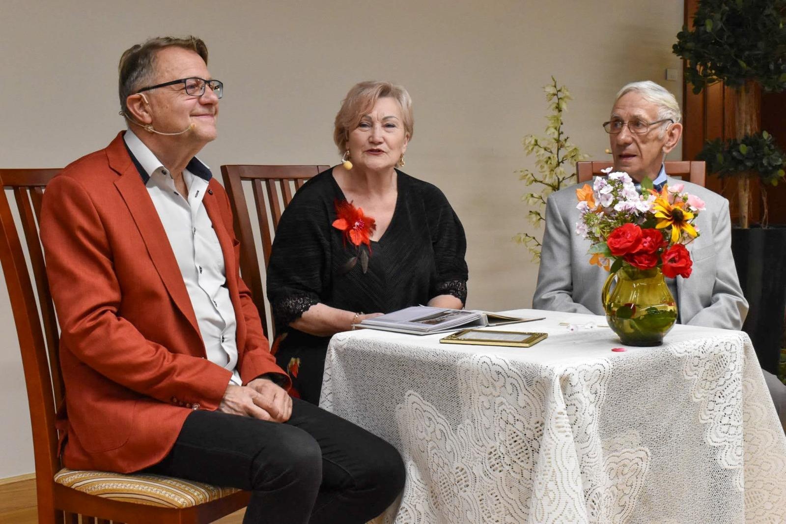 Zdjęcie w galerii na portalu naszraciborz.pl: Ubieramy życie w miłość. Fortissimo na teatralnej zamkowej scenie wiadomości z regionu