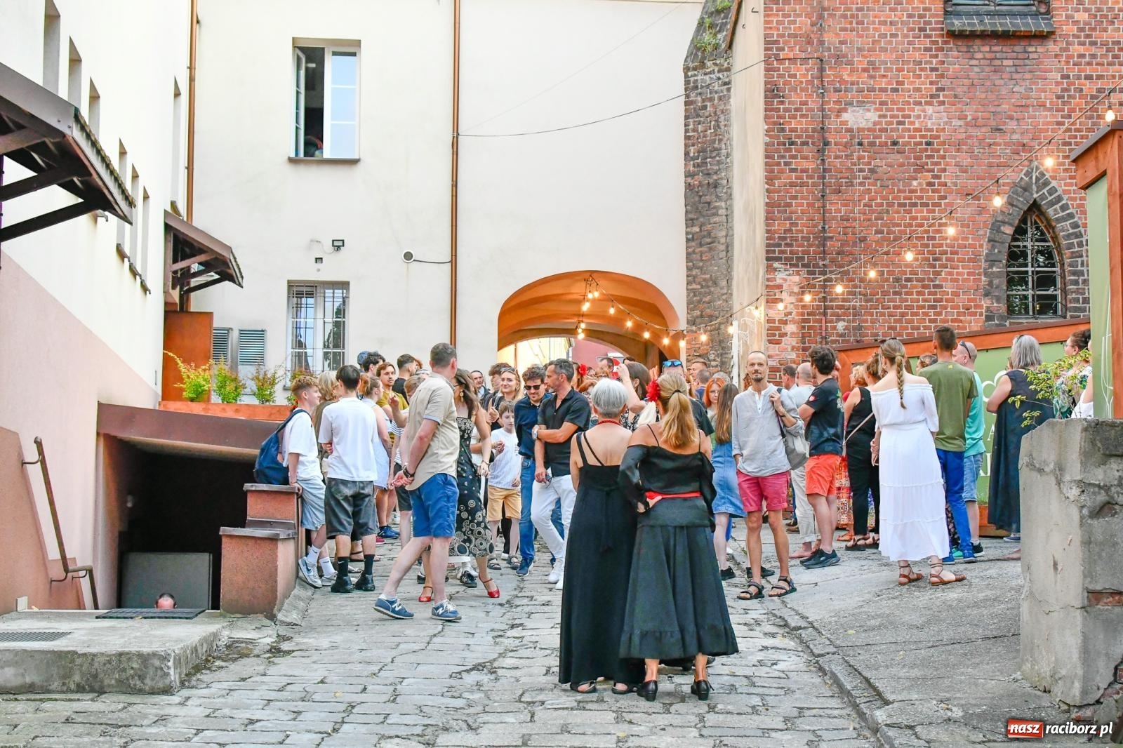 Zdjęcie w galerii na portalu naszraciborz.pl: NOC KULTURY II - Zda[e]rzenia NIEPOWTARZALNE w RCK wiadomości z regionu