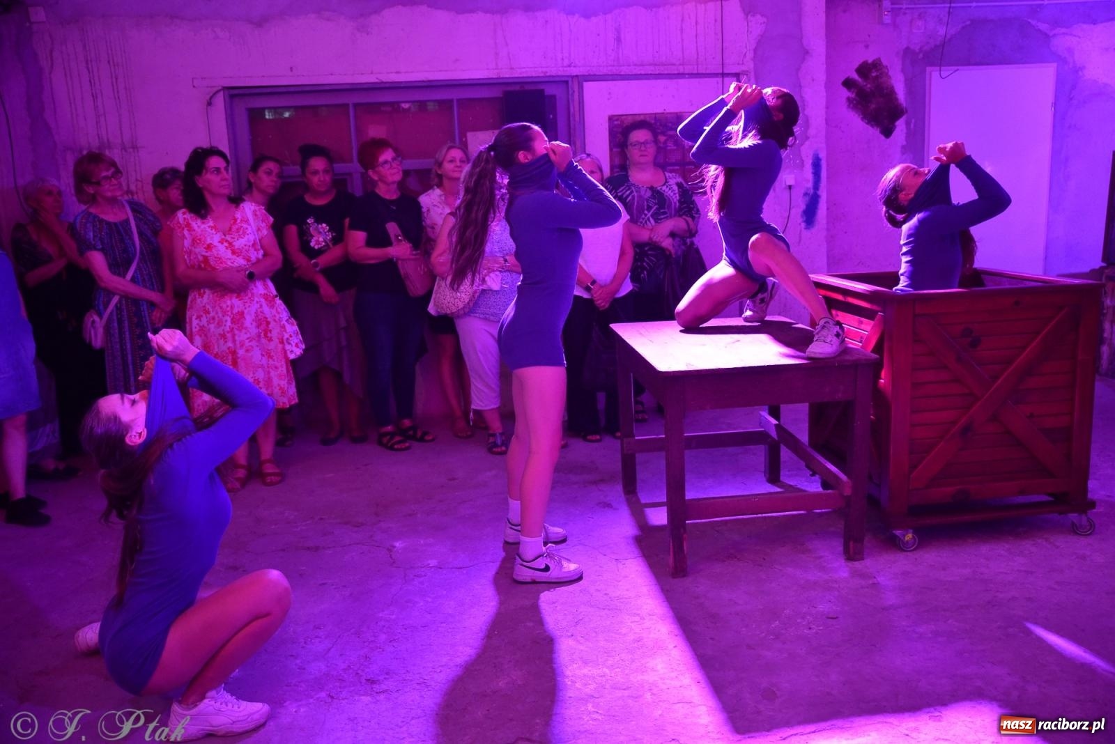 Zdjęcie w galerii na portalu naszraciborz.pl: NOC KULTURY II - Zda[e]rzenia NIEPOWTARZALNE w RCK wiadomości z regionu