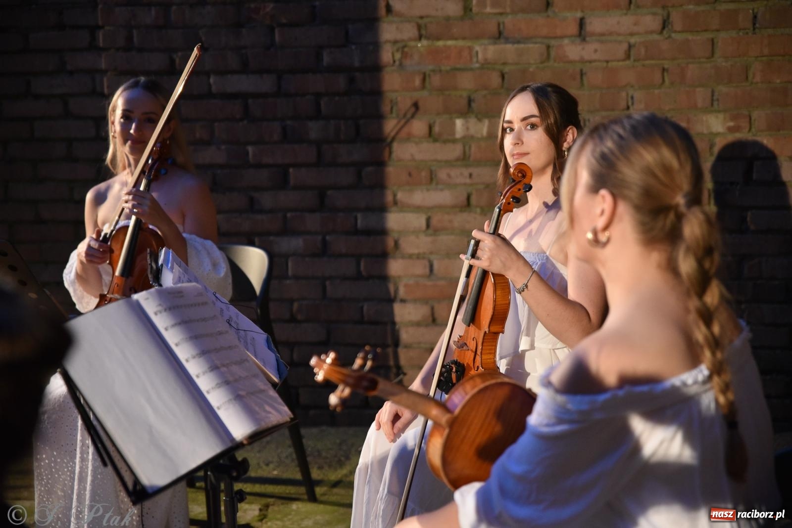 Zdjęcie w galerii na portalu naszraciborz.pl: NOC KULTURY II - Zda[e]rzenia NIEPOWTARZALNE w RCK wiadomości z regionu