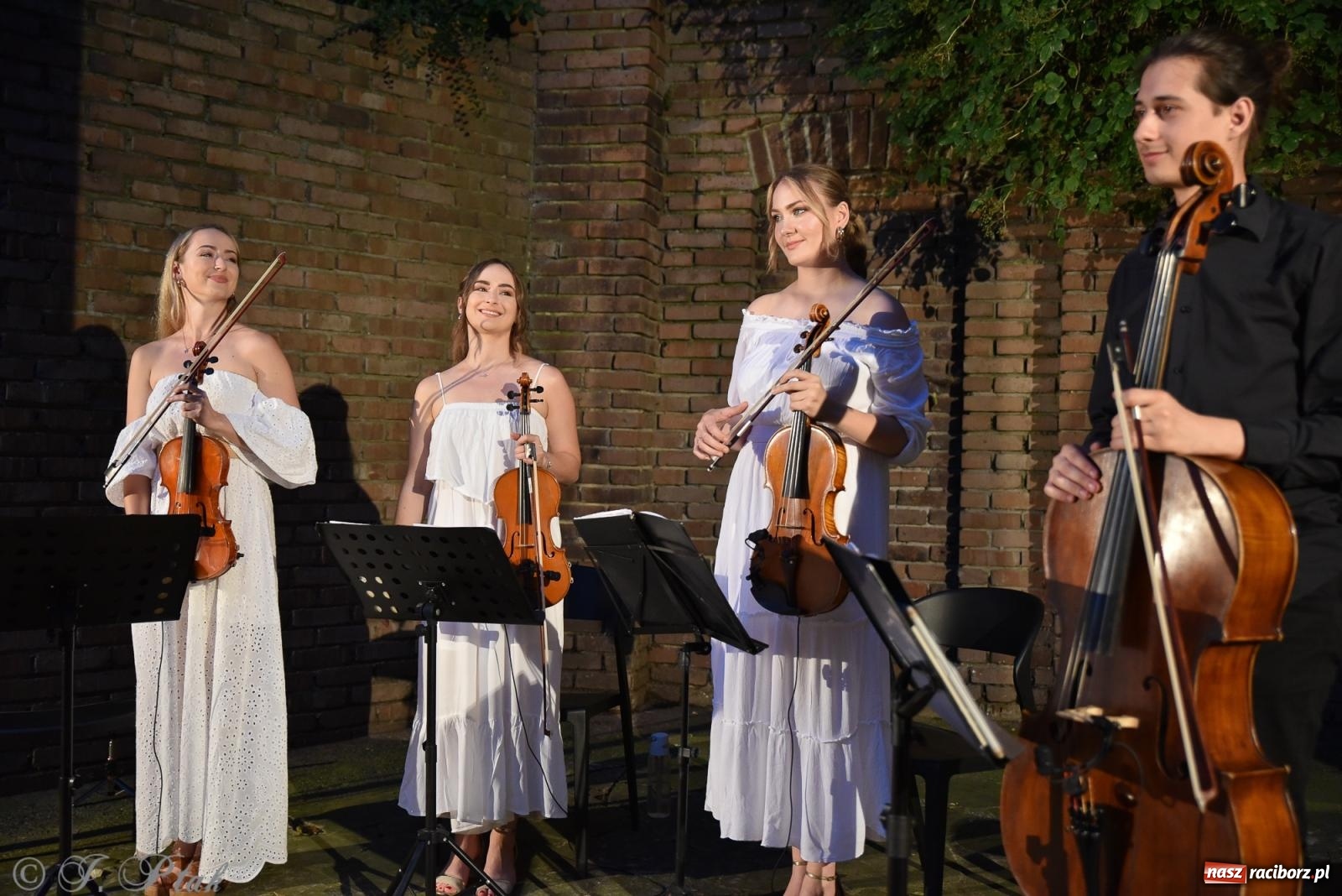 Zdjęcie w galerii na portalu naszraciborz.pl: NOC KULTURY II - Zda[e]rzenia NIEPOWTARZALNE w RCK wiadomości z regionu