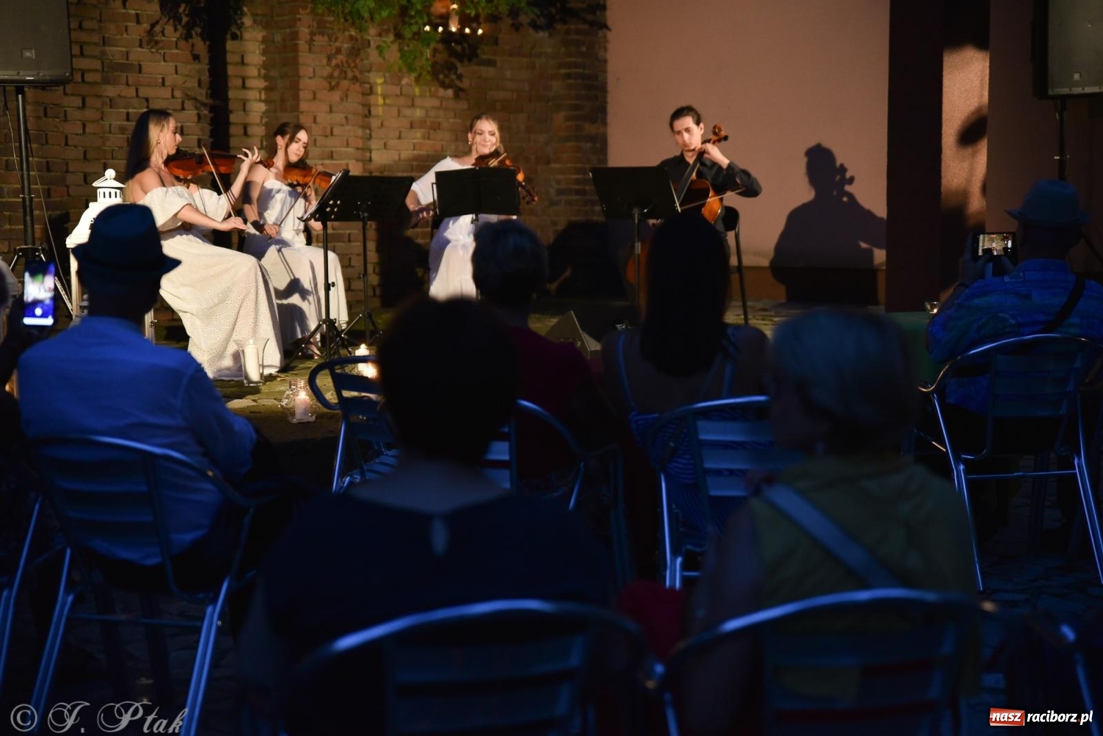 Zdjęcie w galerii na portalu naszraciborz.pl: NOC KULTURY II - Zda[e]rzenia NIEPOWTARZALNE w RCK wiadomości z regionu