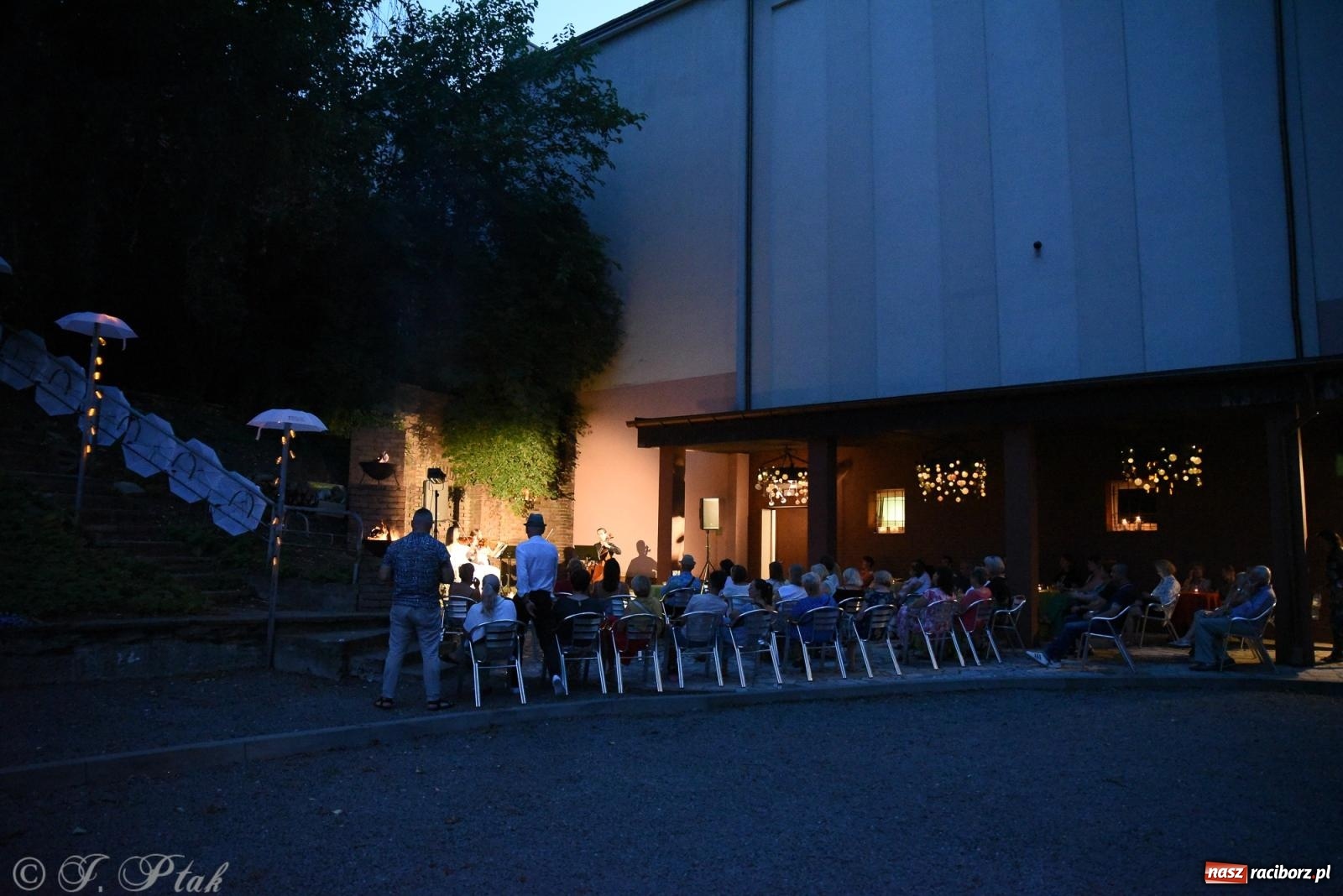 Zdjęcie w galerii na portalu naszraciborz.pl: NOC KULTURY II - Zda[e]rzenia NIEPOWTARZALNE w RCK wiadomości z regionu