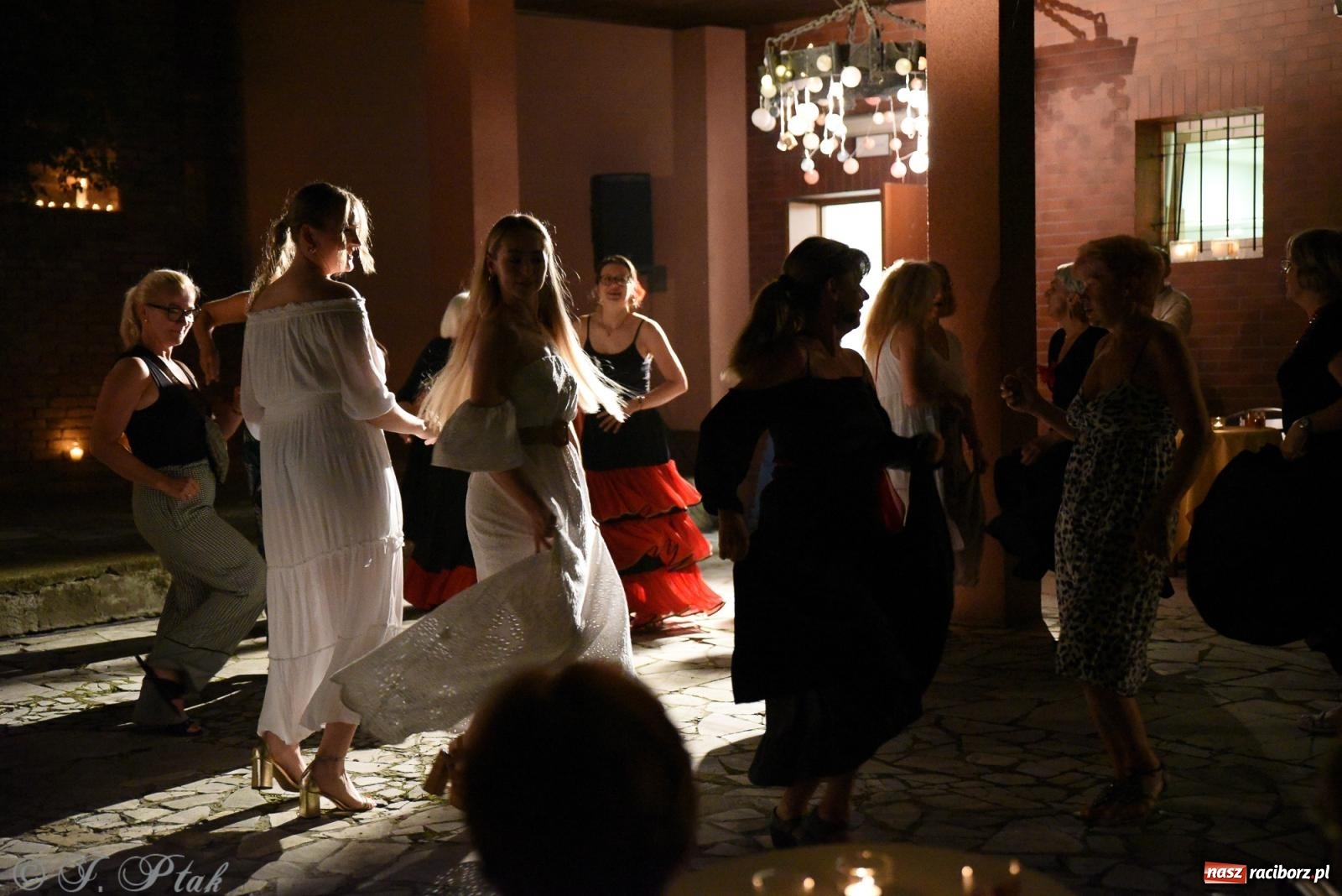 Zdjęcie w galerii na portalu naszraciborz.pl: NOC KULTURY II - Zda[e]rzenia NIEPOWTARZALNE w RCK wiadomości z regionu