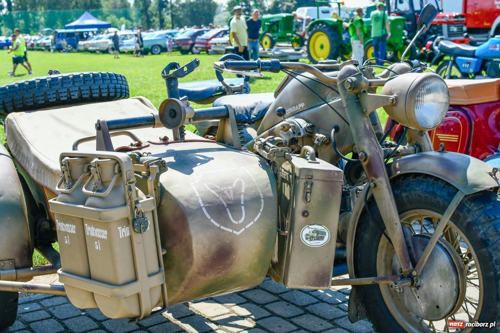 Zdjęcie w galerii na portalu naszraciborz.pl: Stare samochody i motocykle na zlocie w Zabełkowie [FOTO i WIDEO] wiadomości z regionu