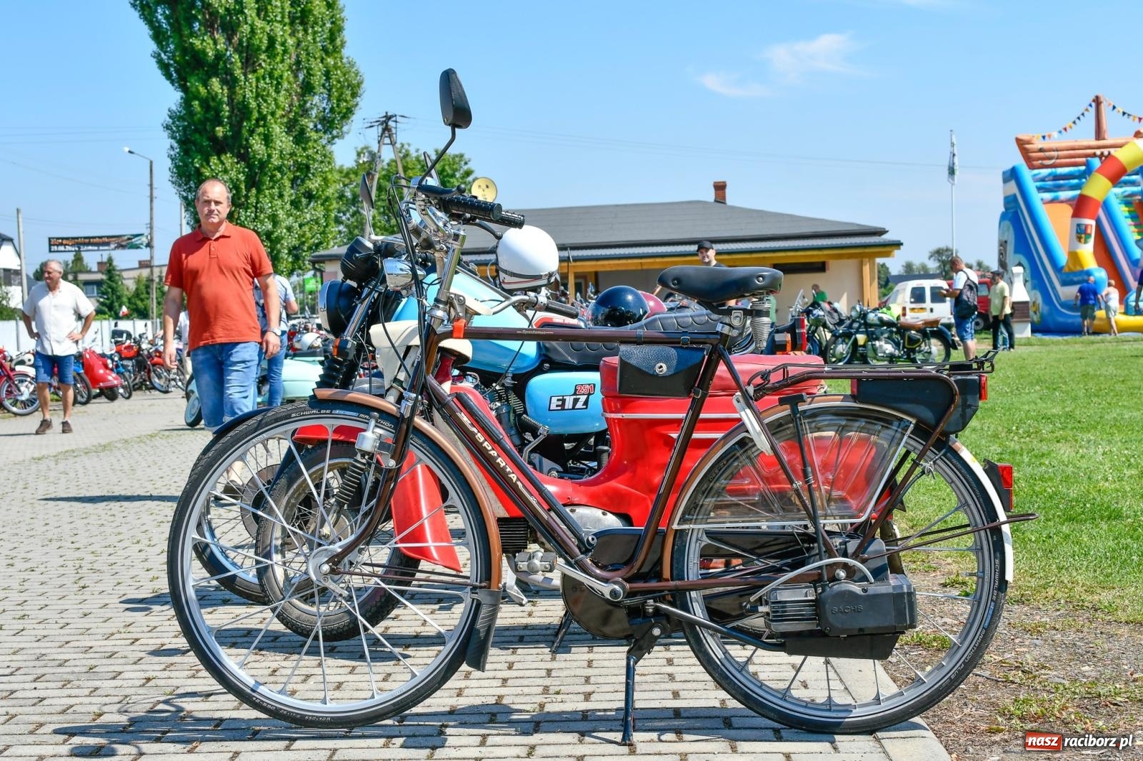 Zdjęcie w galerii na portalu naszraciborz.pl: Stare samochody i motocykle na zlocie w Zabełkowie [FOTO i WIDEO] wiadomości z regionu