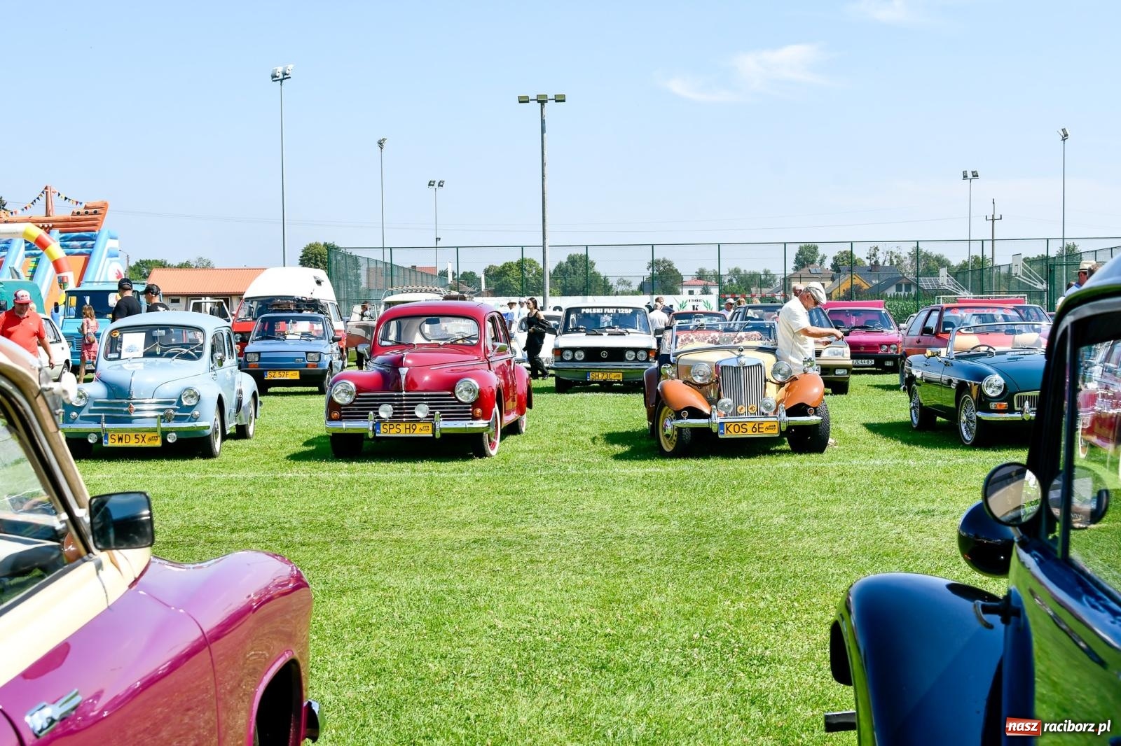 Zdjęcie w galerii na portalu naszraciborz.pl: Stare samochody i motocykle na zlocie w Zabełkowie [FOTO i WIDEO] wiadomości z regionu