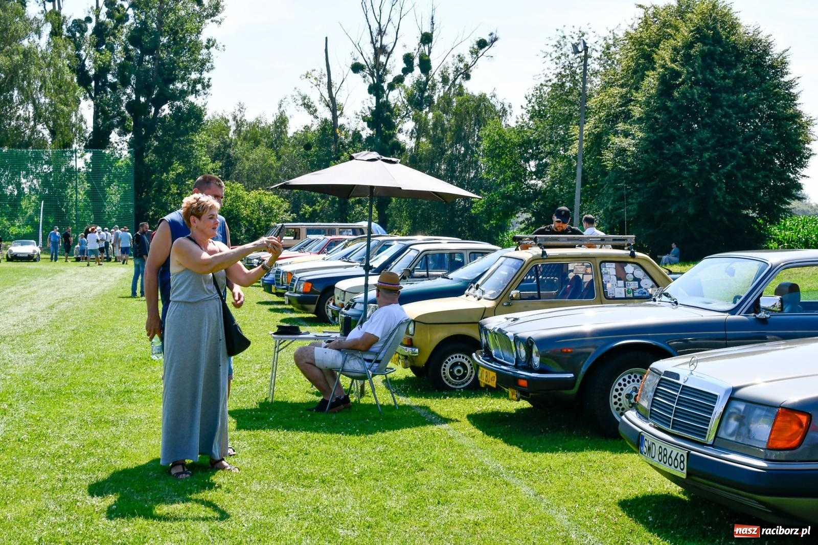 Zdjęcie w galerii na portalu naszraciborz.pl: Stare samochody i motocykle na zlocie w Zabełkowie [FOTO i WIDEO] wiadomości z regionu