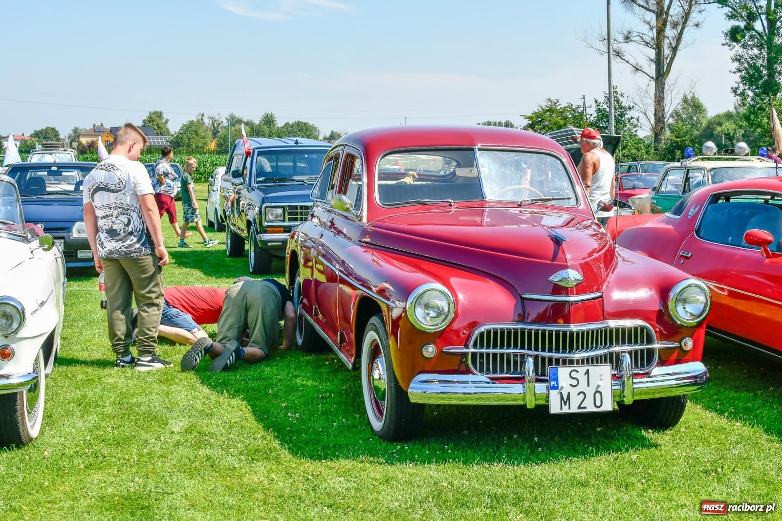 Zdjęcie w galerii na portalu naszraciborz.pl: Stare samochody i motocykle na zlocie w Zabełkowie [FOTO i WIDEO] wiadomości z regionu