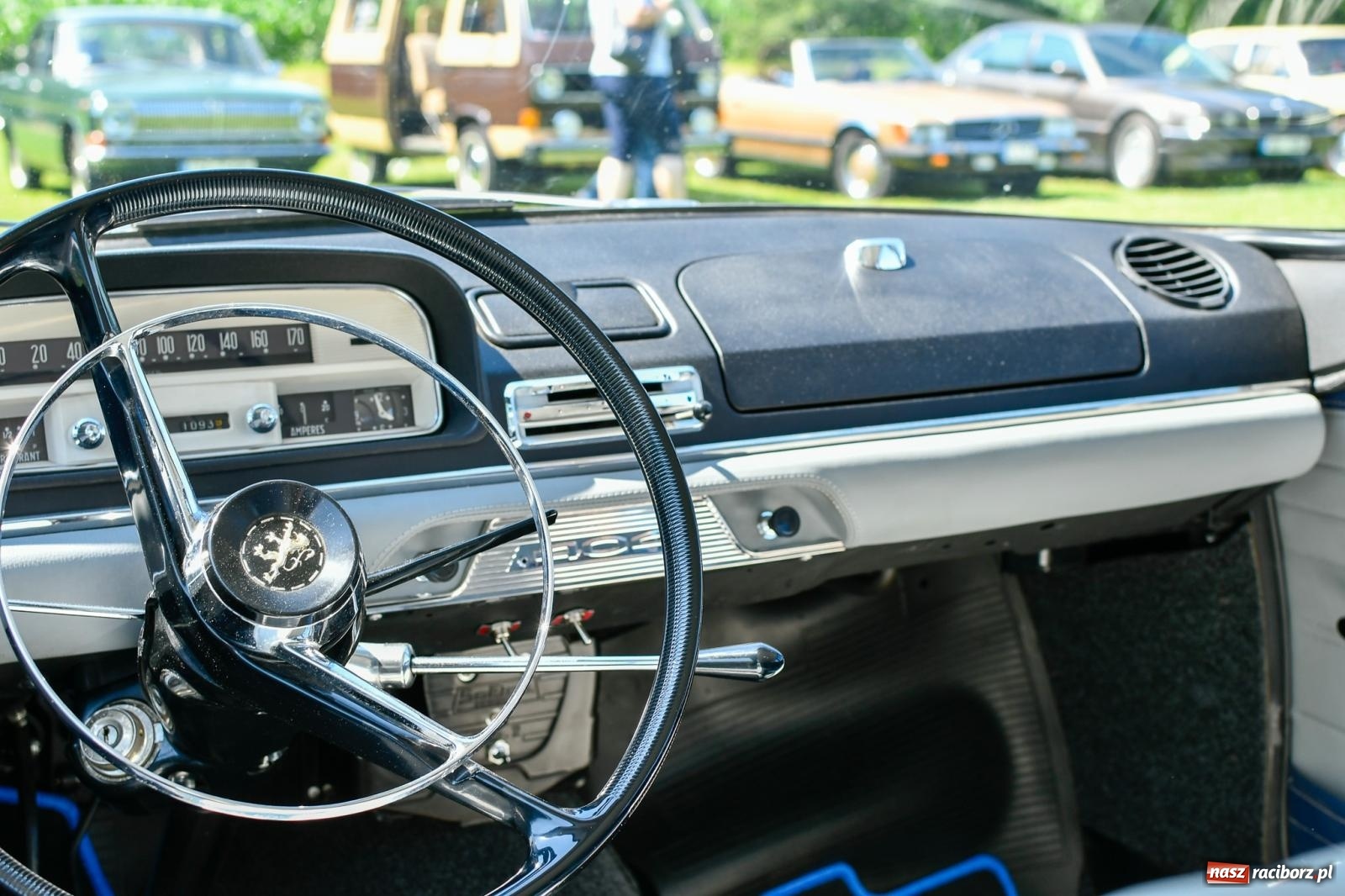 Zdjęcie w galerii na portalu naszraciborz.pl: Stare samochody i motocykle na zlocie w Zabełkowie [FOTO i WIDEO] wiadomości z regionu