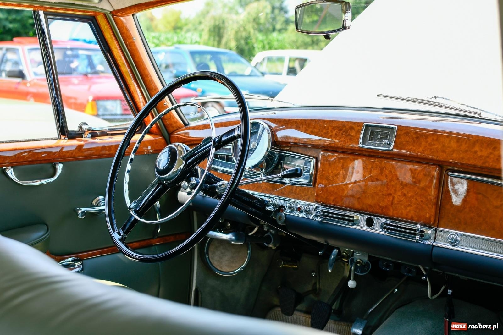 Zdjęcie w galerii na portalu naszraciborz.pl: Stare samochody i motocykle na zlocie w Zabełkowie [FOTO i WIDEO] wiadomości z regionu