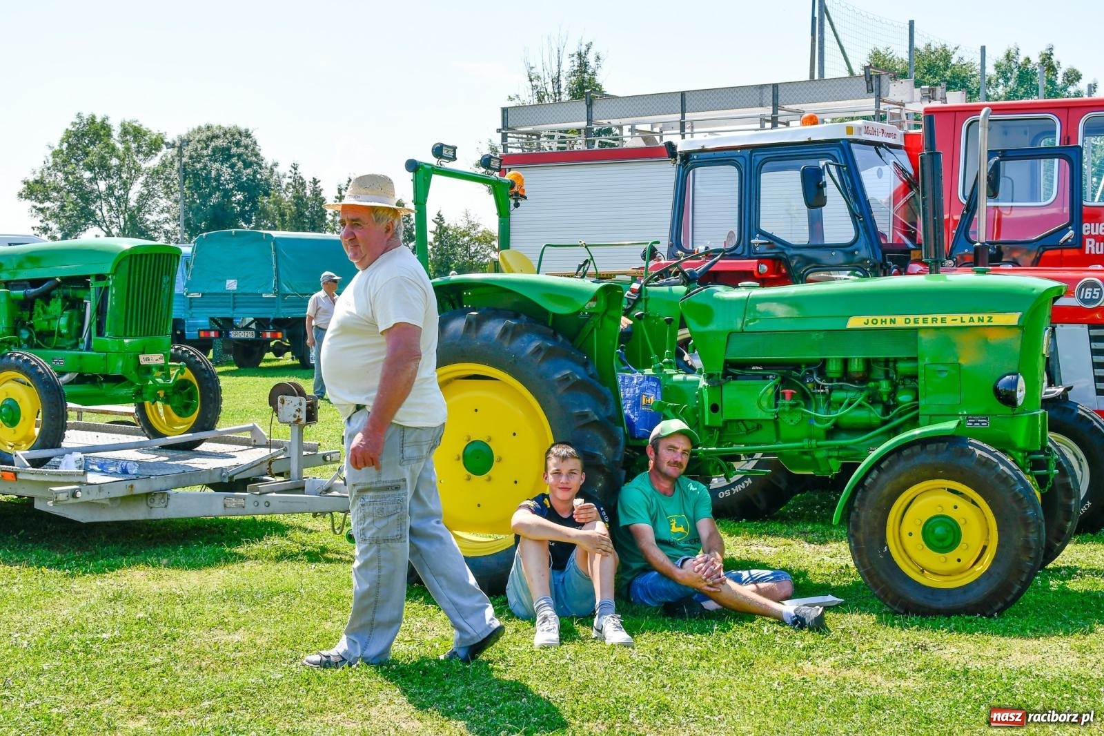 Zdjęcie w galerii na portalu naszraciborz.pl: Stare samochody i motocykle na zlocie w Zabełkowie [FOTO i WIDEO] wiadomości z regionu
