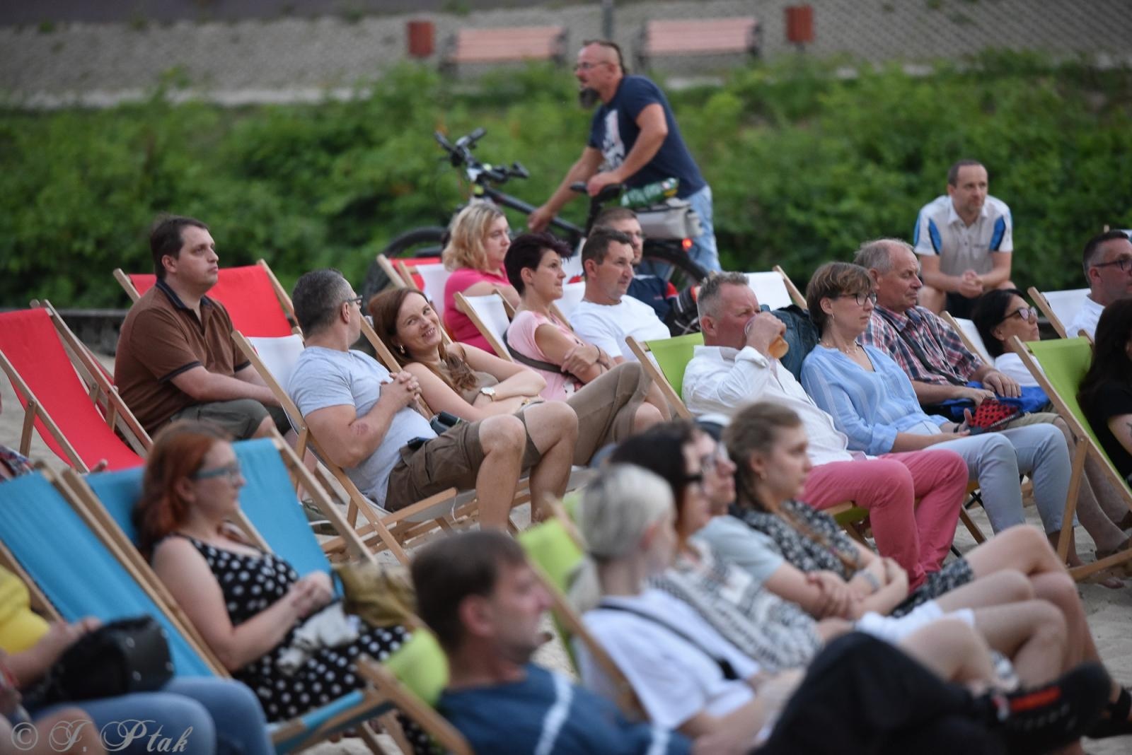 Zdjęcie w galerii na portalu naszraciborz.pl: W kinie na bulwarach nadodrzańskich. Na początek KOS wiadomości z regionu