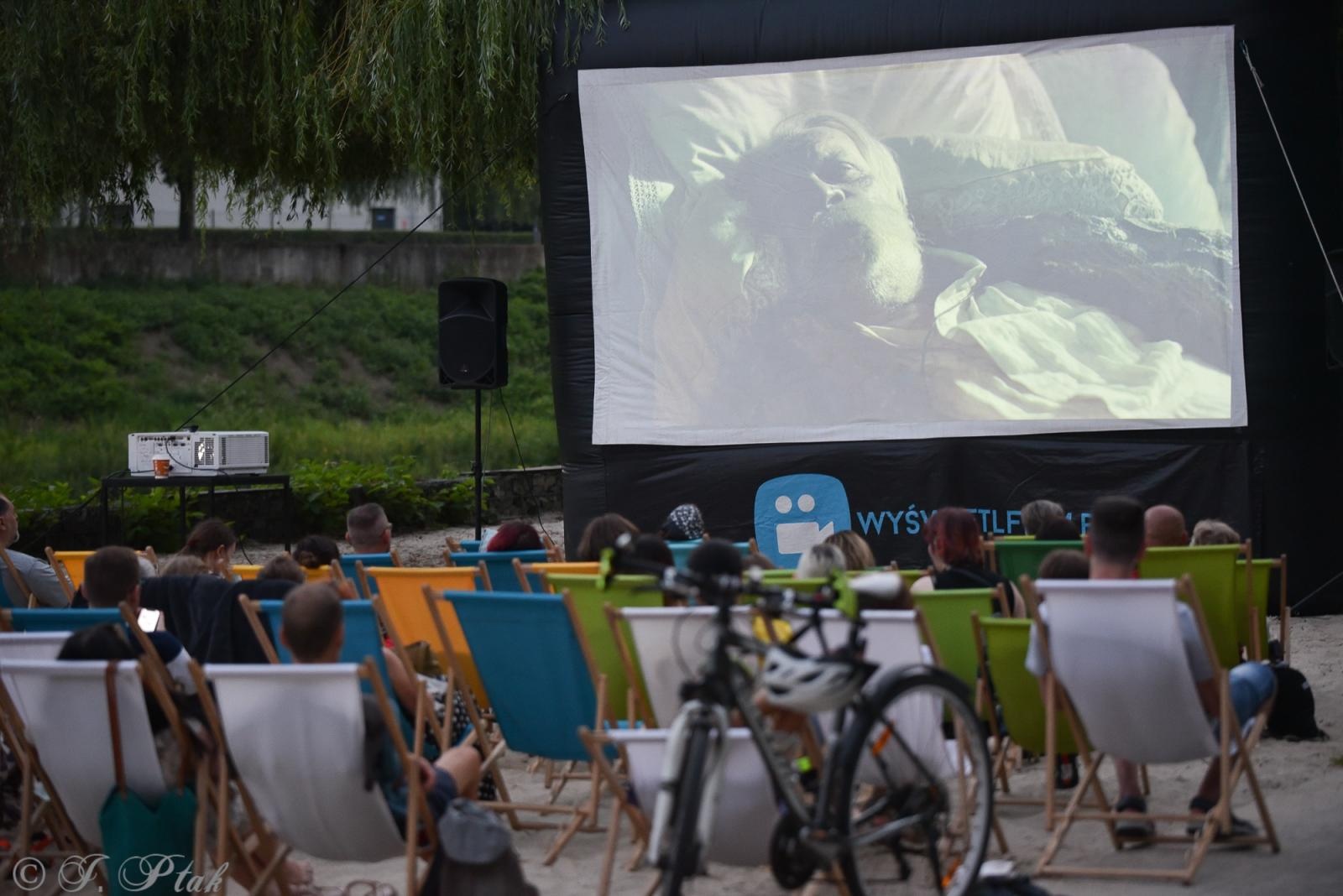 Zdjęcie w galerii na portalu naszraciborz.pl: W kinie na bulwarach nadodrzańskich. Na początek KOS wiadomości z regionu