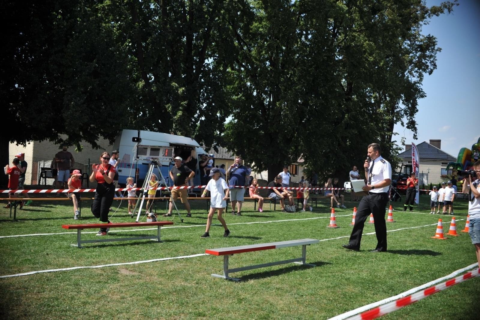 Zdjęcie w galerii na portalu naszraciborz.pl: Krzyżanowice triumfują na strażackich zawodach dzieci w Samborowicach wiadomości z regionu