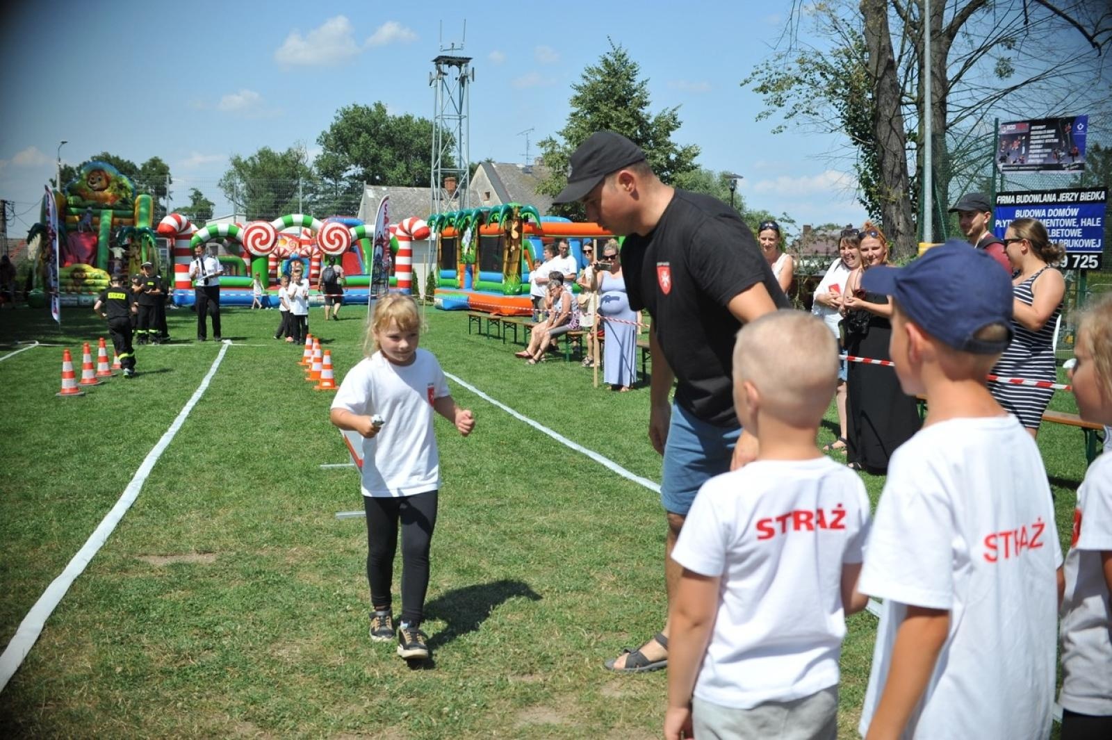 Zdjęcie w galerii na portalu naszraciborz.pl: Krzyżanowice triumfują na strażackich zawodach dzieci w Samborowicach wiadomości z regionu