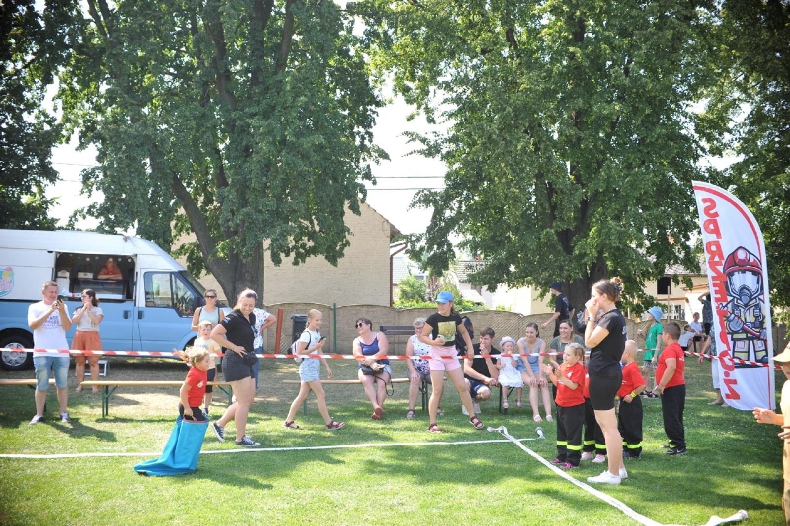 Zdjęcie w galerii na portalu naszraciborz.pl: Krzyżanowice triumfują na strażackich zawodach dzieci w Samborowicach wiadomości z regionu