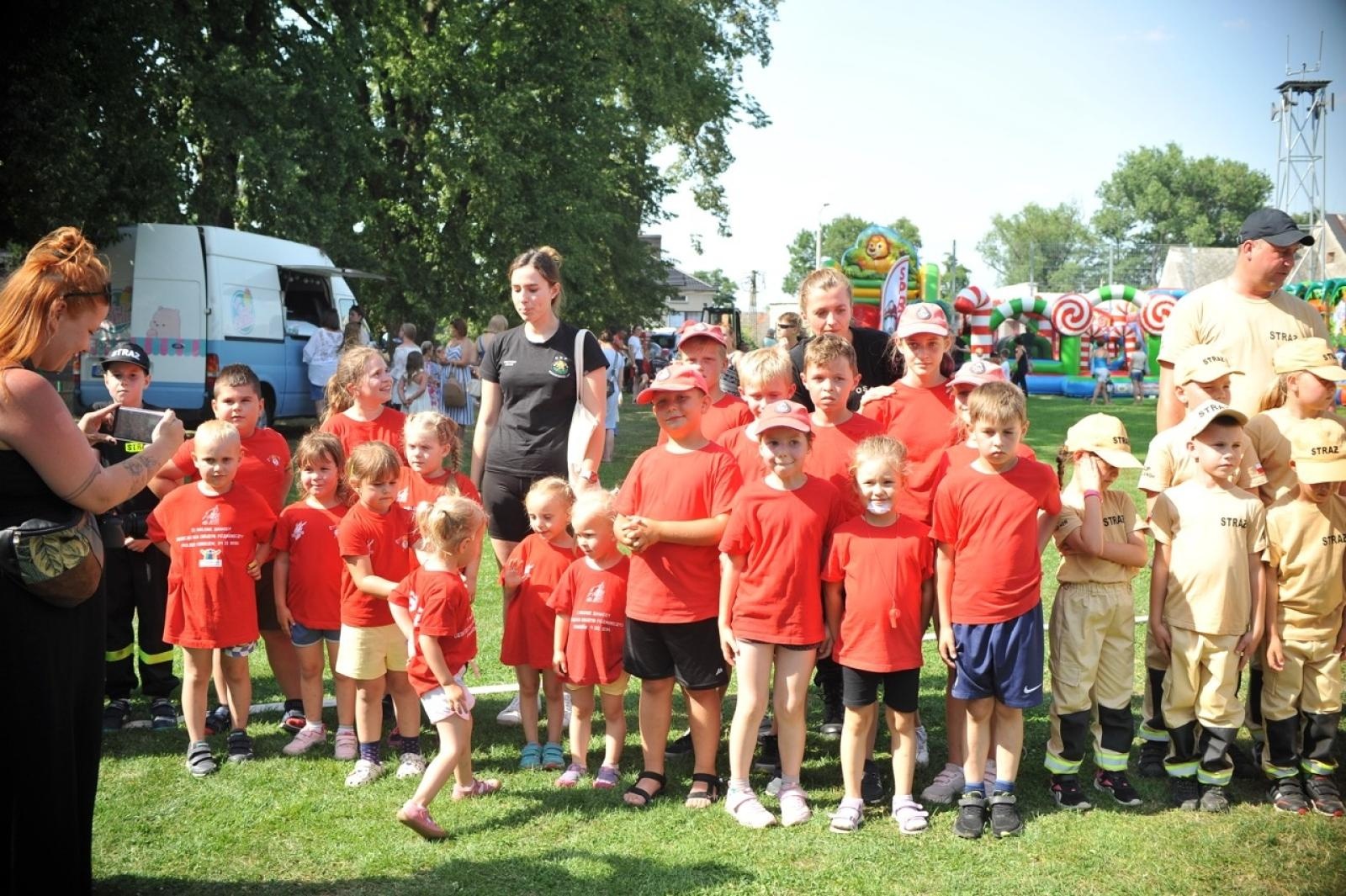 Zdjęcie w galerii na portalu naszraciborz.pl: Krzyżanowice triumfują na strażackich zawodach dzieci w Samborowicach wiadomości z regionu