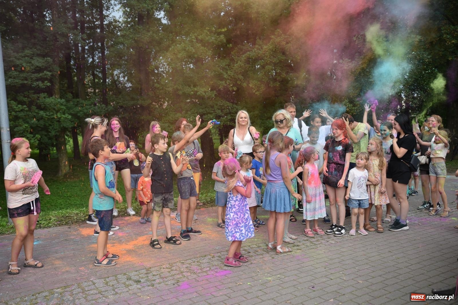 Zdjęcie w galerii na portalu naszraciborz.pl: Kolorowo na raciborskich bulwarach [FOTO] wiadomości z regionu