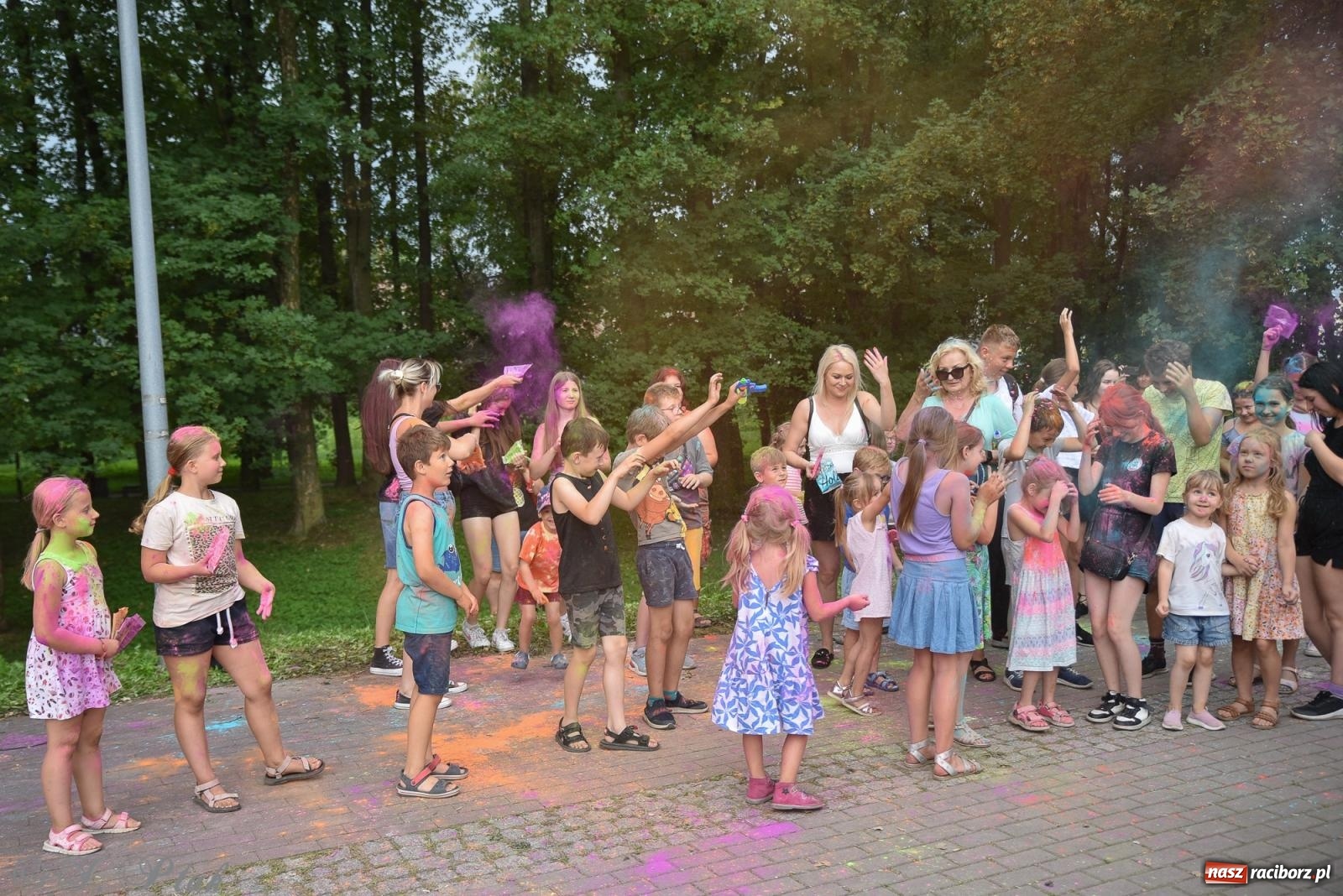Zdjęcie w galerii na portalu naszraciborz.pl: Kolorowo na raciborskich bulwarach [FOTO] wiadomości z regionu