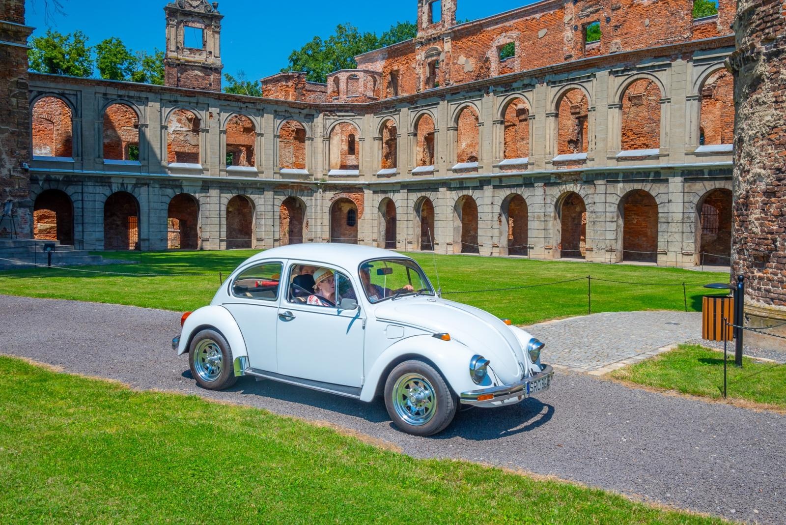 Zdjęcie w galerii na portalu naszraciborz.pl: Oldtimery na zamku w Tworkowie [FOTO] wiadomości z regionu
