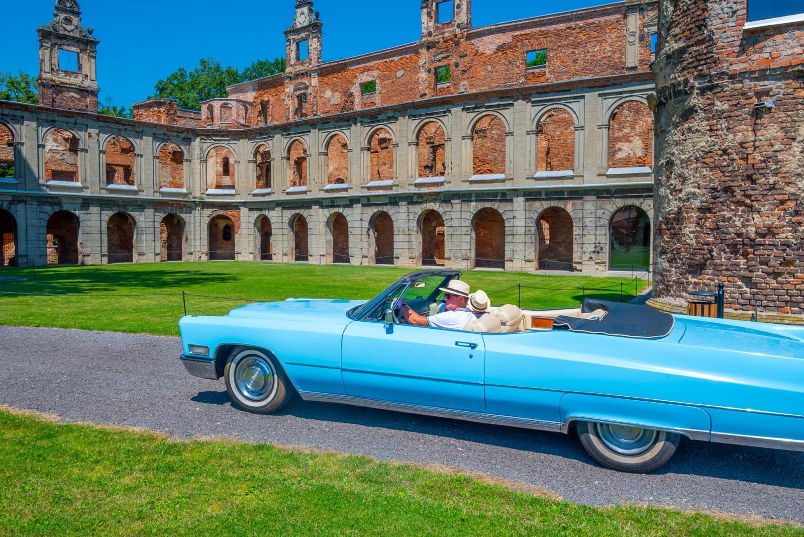 Zdjęcie w galerii na portalu naszraciborz.pl: Oldtimery na zamku w Tworkowie [FOTO] wiadomości z regionu