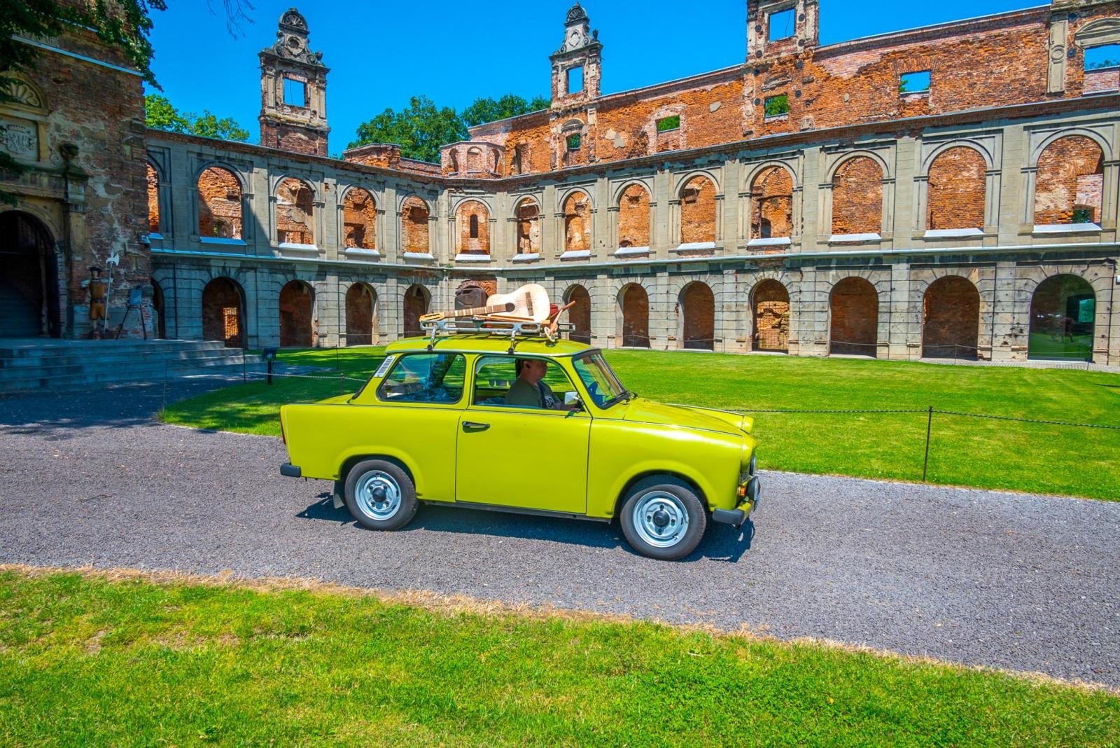 Zdjęcie w galerii na portalu naszraciborz.pl: Oldtimery na zamku w Tworkowie [FOTO] wiadomości z regionu