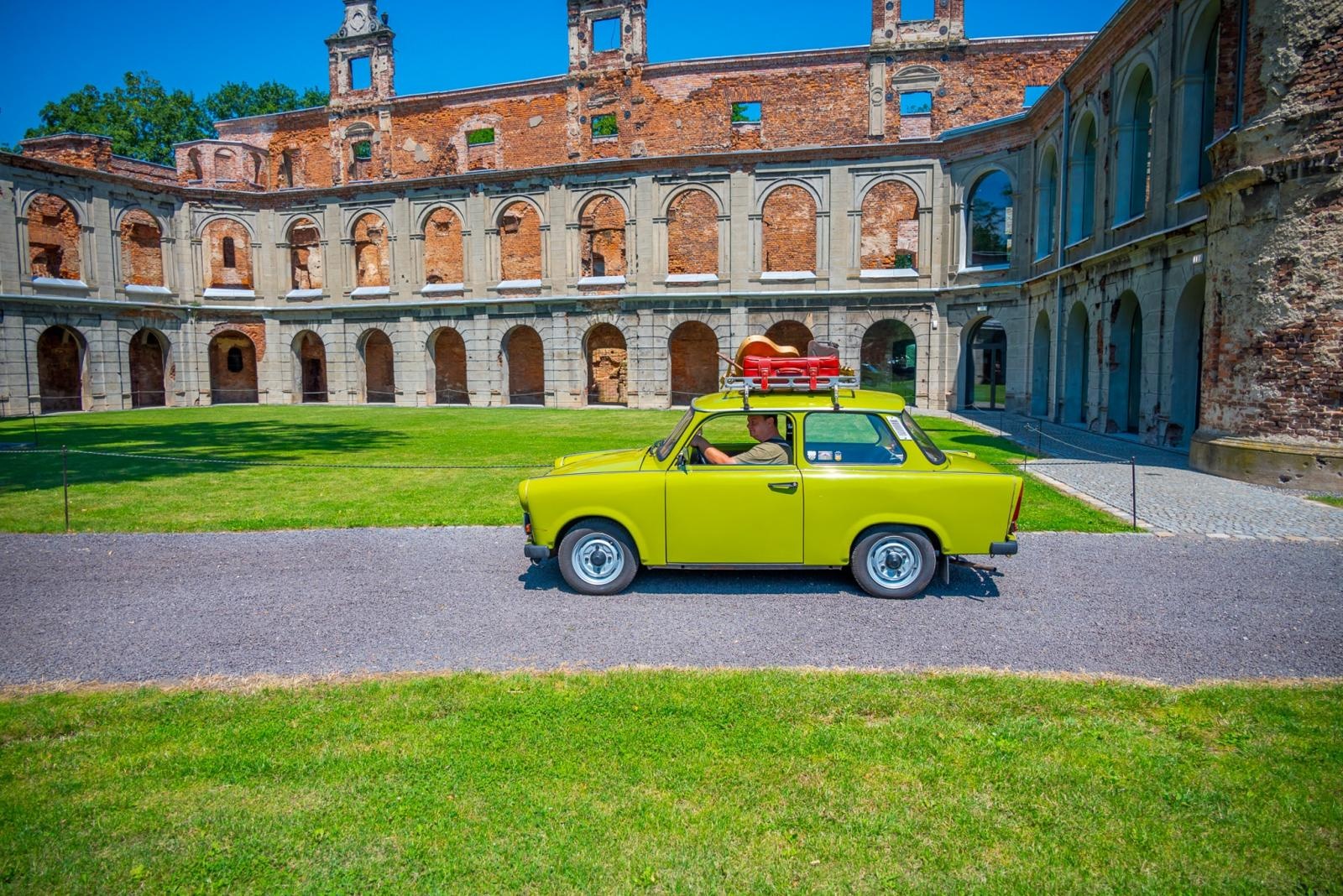 Zdjęcie w galerii na portalu naszraciborz.pl: Oldtimery na zamku w Tworkowie [FOTO] wiadomości z regionu