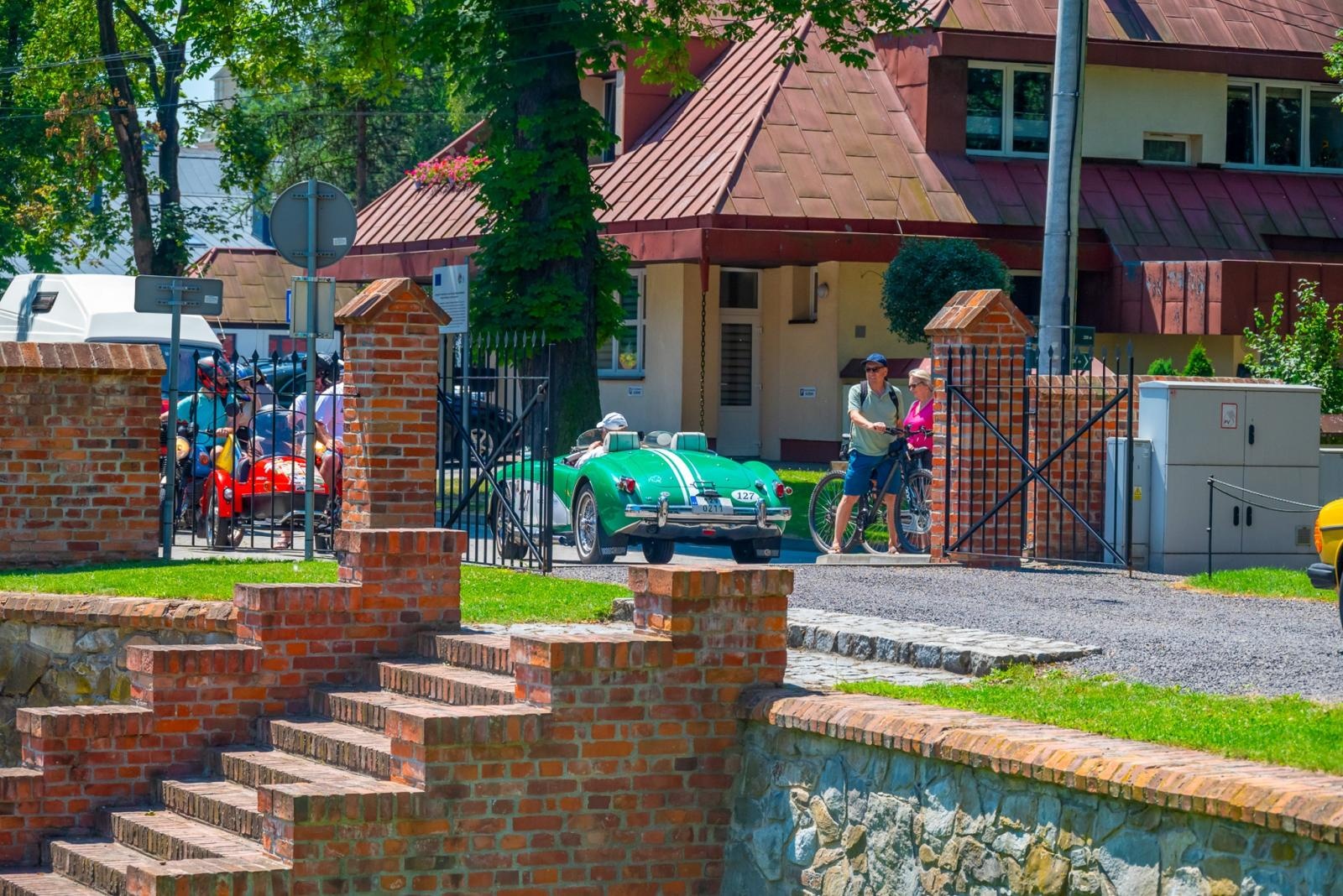 Zdjęcie w galerii na portalu naszraciborz.pl: Oldtimery na zamku w Tworkowie [FOTO] wiadomości z regionu