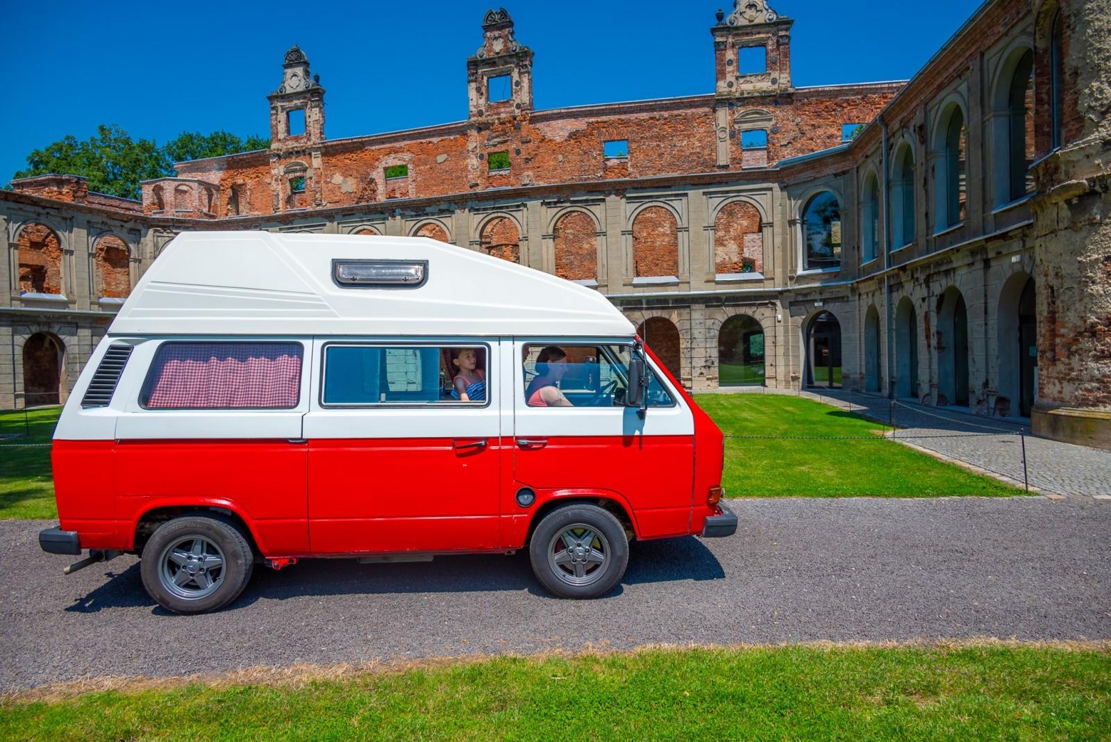 Zdjęcie w galerii na portalu naszraciborz.pl: Oldtimery na zamku w Tworkowie [FOTO] wiadomości z regionu