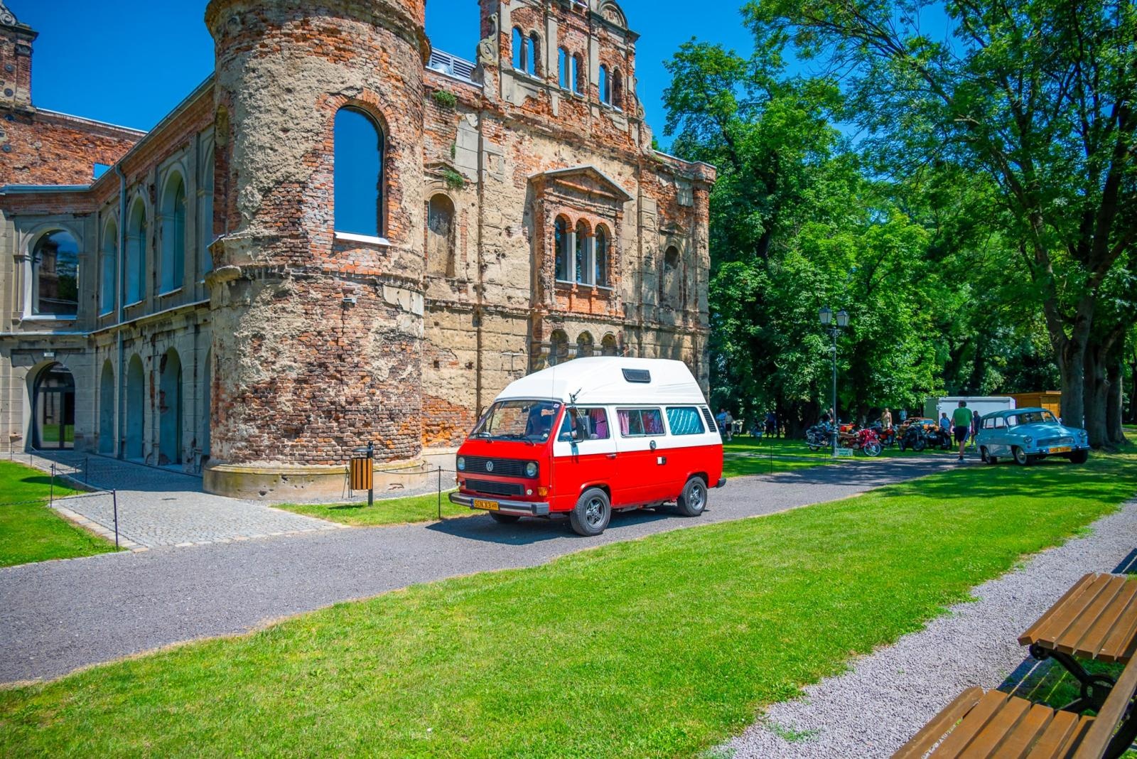 Zdjęcie w galerii na portalu naszraciborz.pl: Oldtimery na zamku w Tworkowie [FOTO] wiadomości z regionu