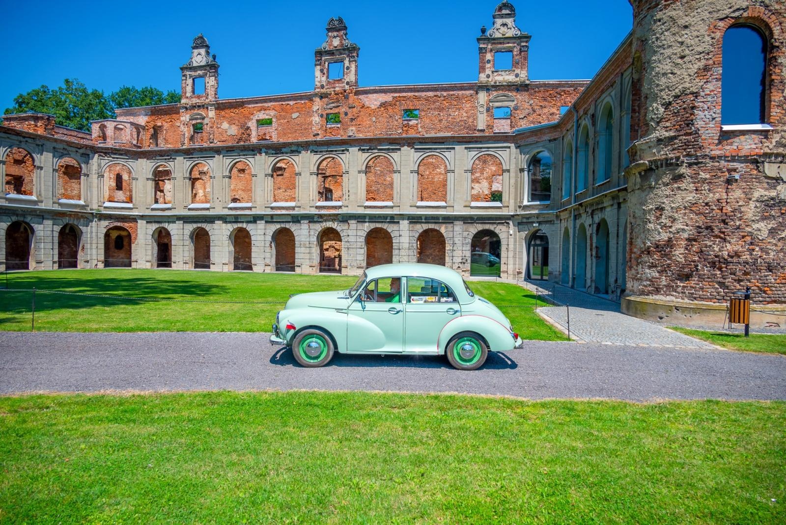 Zdjęcie w galerii na portalu naszraciborz.pl: Oldtimery na zamku w Tworkowie [FOTO] wiadomości z regionu
