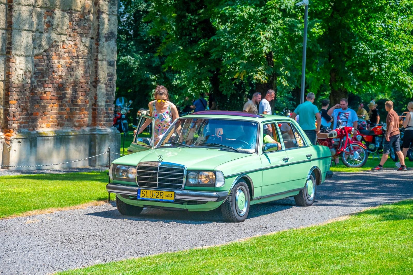 Zdjęcie w galerii na portalu naszraciborz.pl: Oldtimery na zamku w Tworkowie [FOTO] wiadomości z regionu
