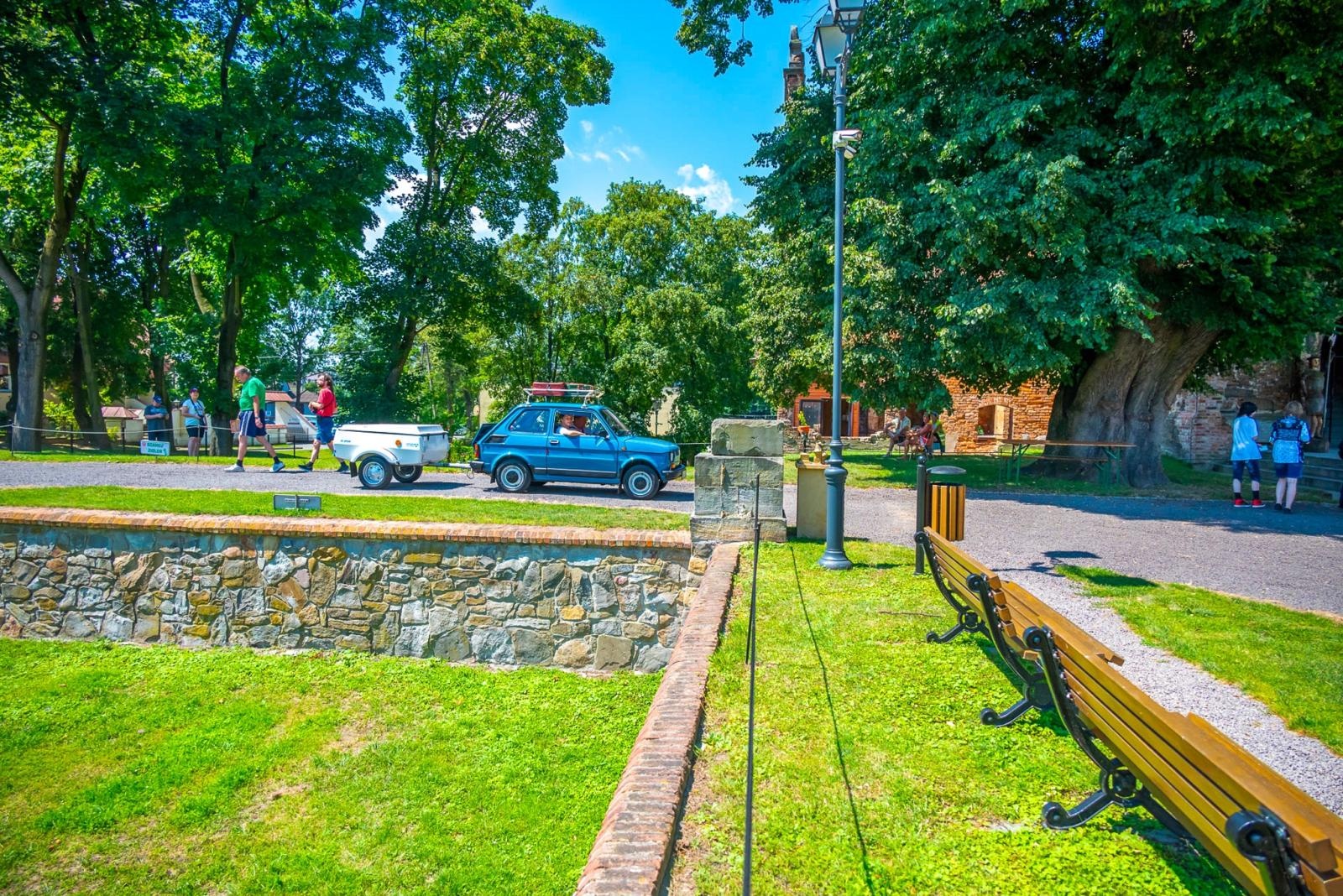Zdjęcie w galerii na portalu naszraciborz.pl: Oldtimery na zamku w Tworkowie [FOTO] wiadomości z regionu