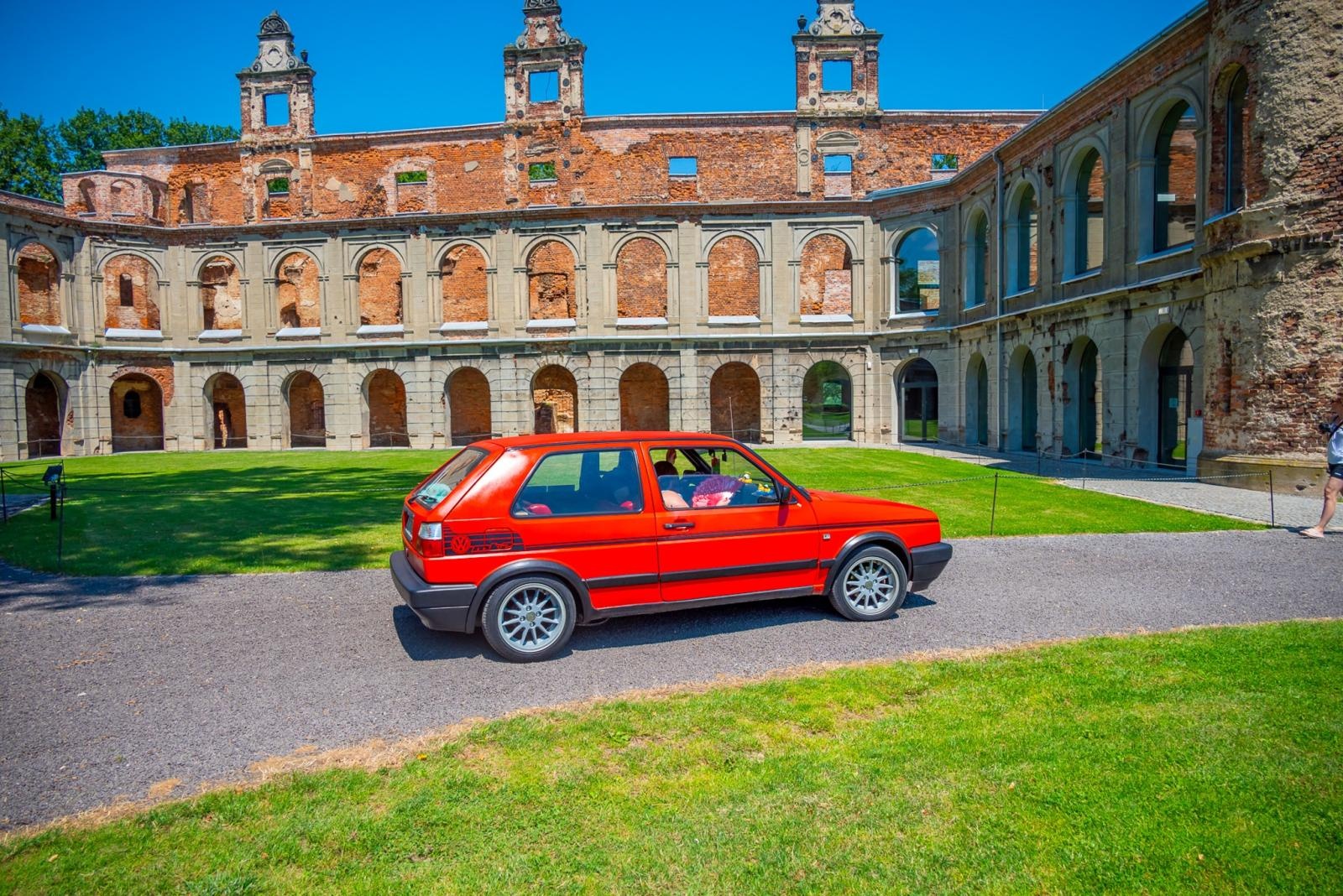 Zdjęcie w galerii na portalu naszraciborz.pl: Oldtimery na zamku w Tworkowie [FOTO] wiadomości z regionu