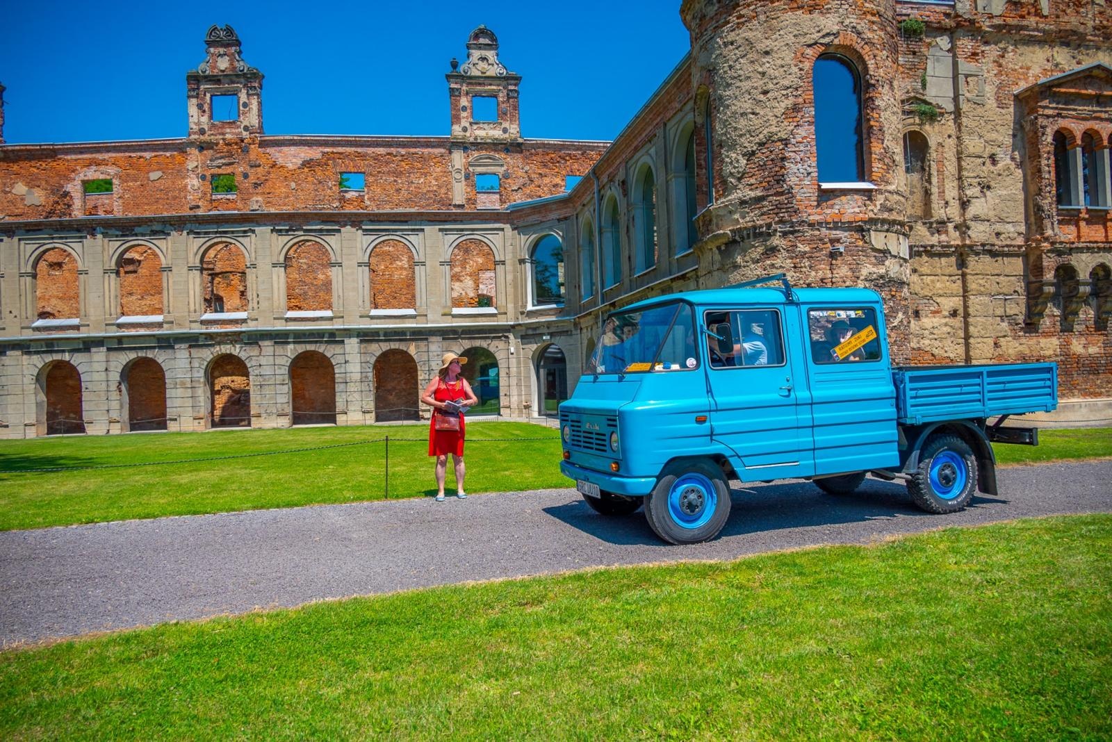Zdjęcie w galerii na portalu naszraciborz.pl: Oldtimery na zamku w Tworkowie [FOTO] wiadomości z regionu