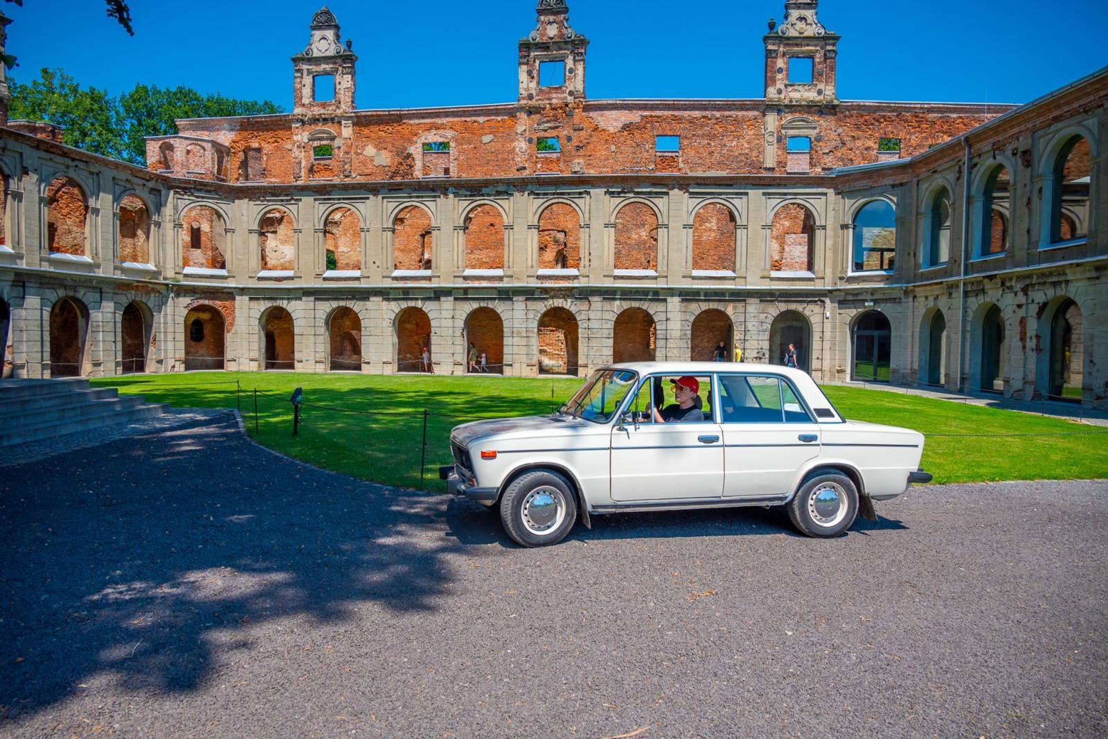 Zdjęcie w galerii na portalu naszraciborz.pl: Oldtimery na zamku w Tworkowie [FOTO] wiadomości z regionu