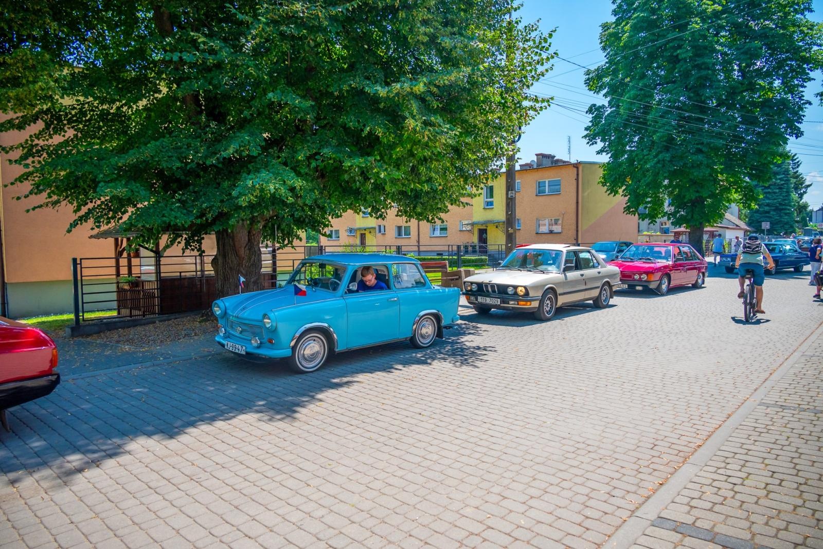 Zdjęcie w galerii na portalu naszraciborz.pl: Oldtimery na zamku w Tworkowie [FOTO] wiadomości z regionu
