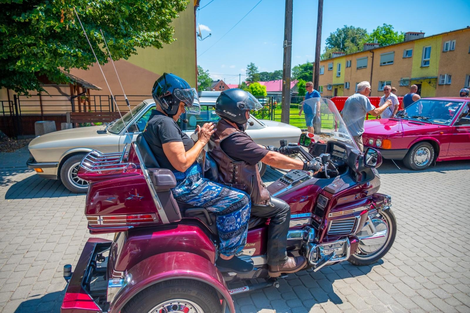 Zdjęcie w galerii na portalu naszraciborz.pl: Oldtimery na zamku w Tworkowie [FOTO] wiadomości z regionu