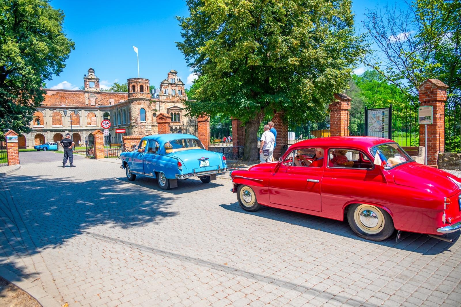 Zdjęcie w galerii na portalu naszraciborz.pl: Oldtimery na zamku w Tworkowie [FOTO] wiadomości z regionu